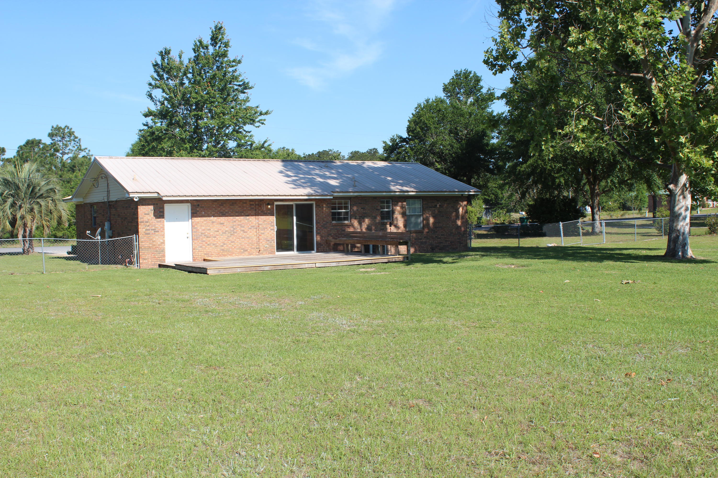 WHISPERING LAKES ESTATES - Residential Lease