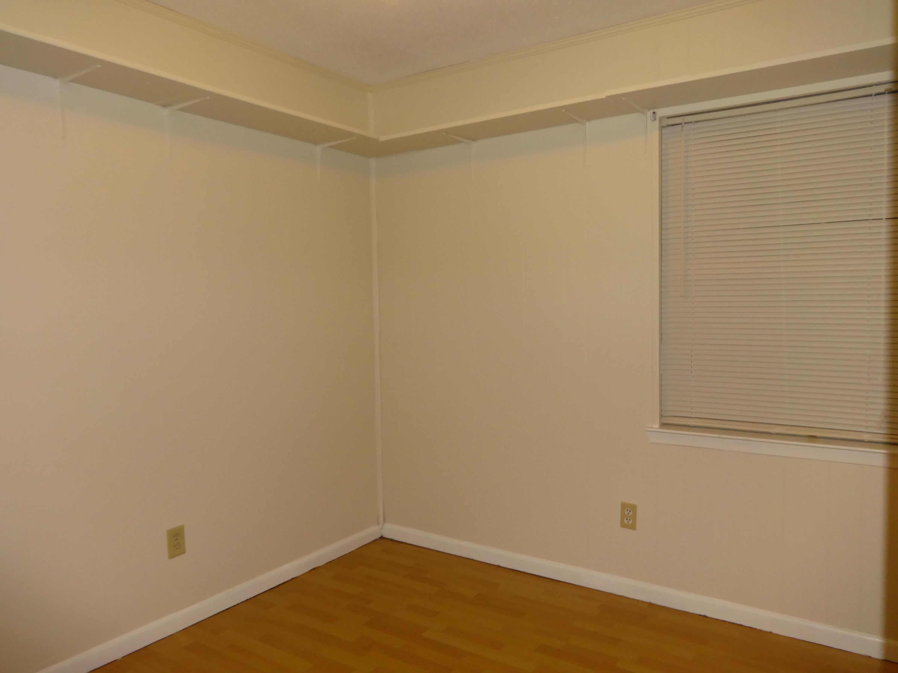 WHISPERING LAKES ESTATES - Residential Lease