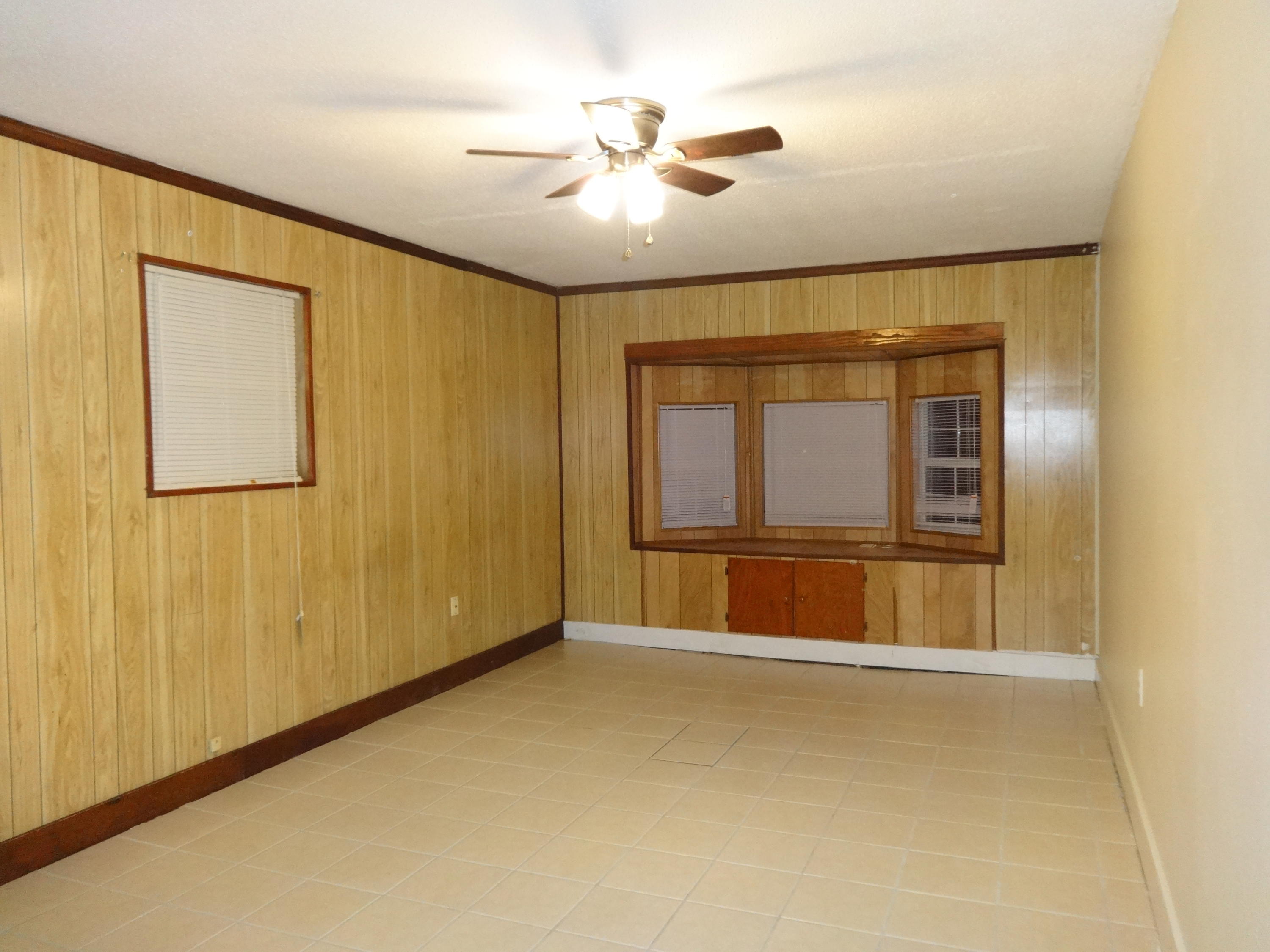 WHISPERING LAKES ESTATES - Residential Lease