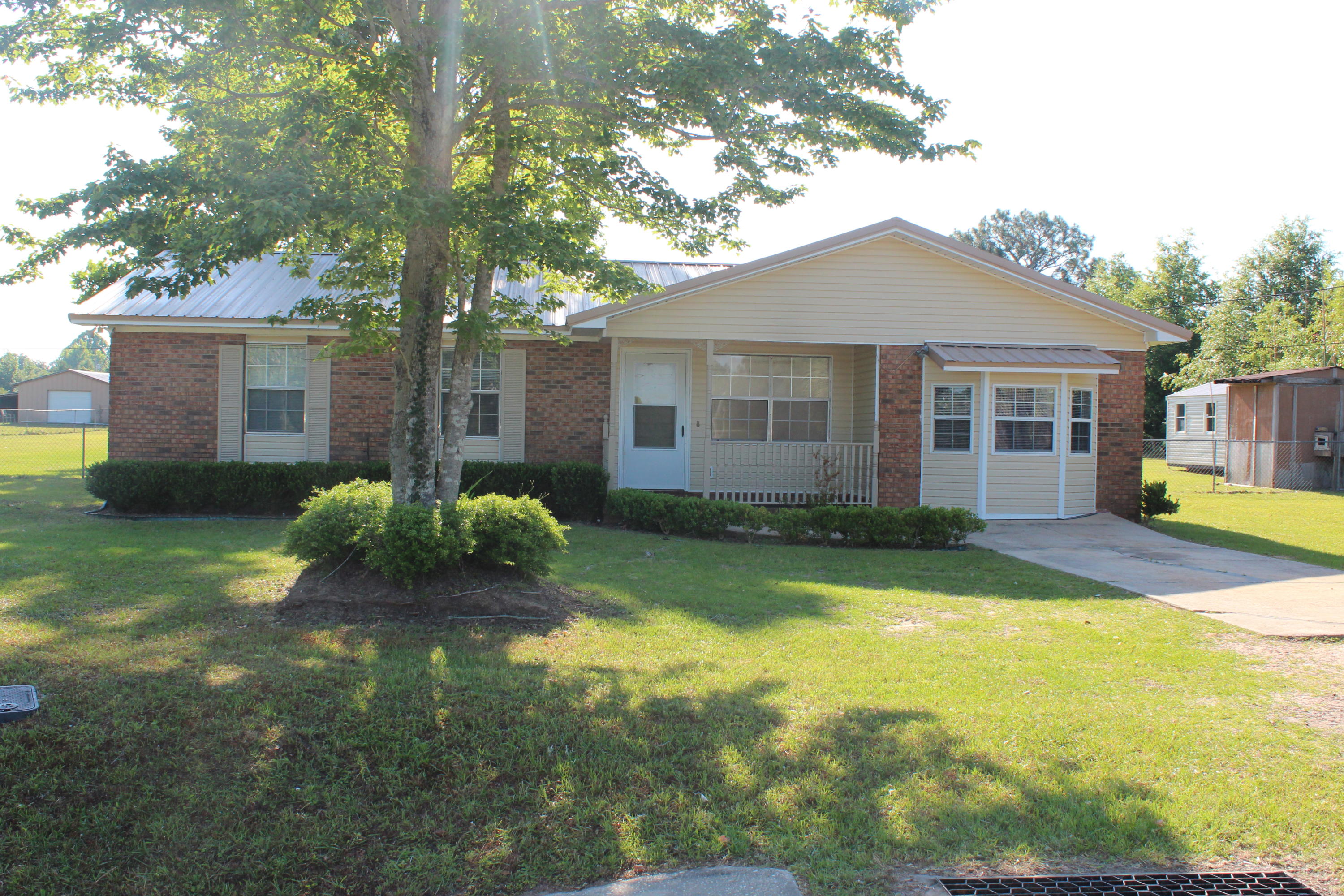 WHISPERING LAKES ESTATES - Residential Lease