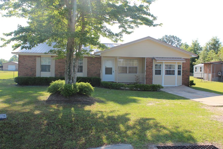 3 BEDROOM 1.5 BATH WITH A BONUS ROOM. HOME LOCATED ON 1 FULL ACRE IN NORTH CRESTVIEW. THE PROPERTY ALSO OFFERS A FENCED IN BACKYARD AND ONE OUTSIDE STORAGE SHED. PET MUST BE APPROVED BY THE OWNER WITH A $250 NONREFUNDABLE PET FEE. NO REFRIGERATOR IN THIS UNIT.