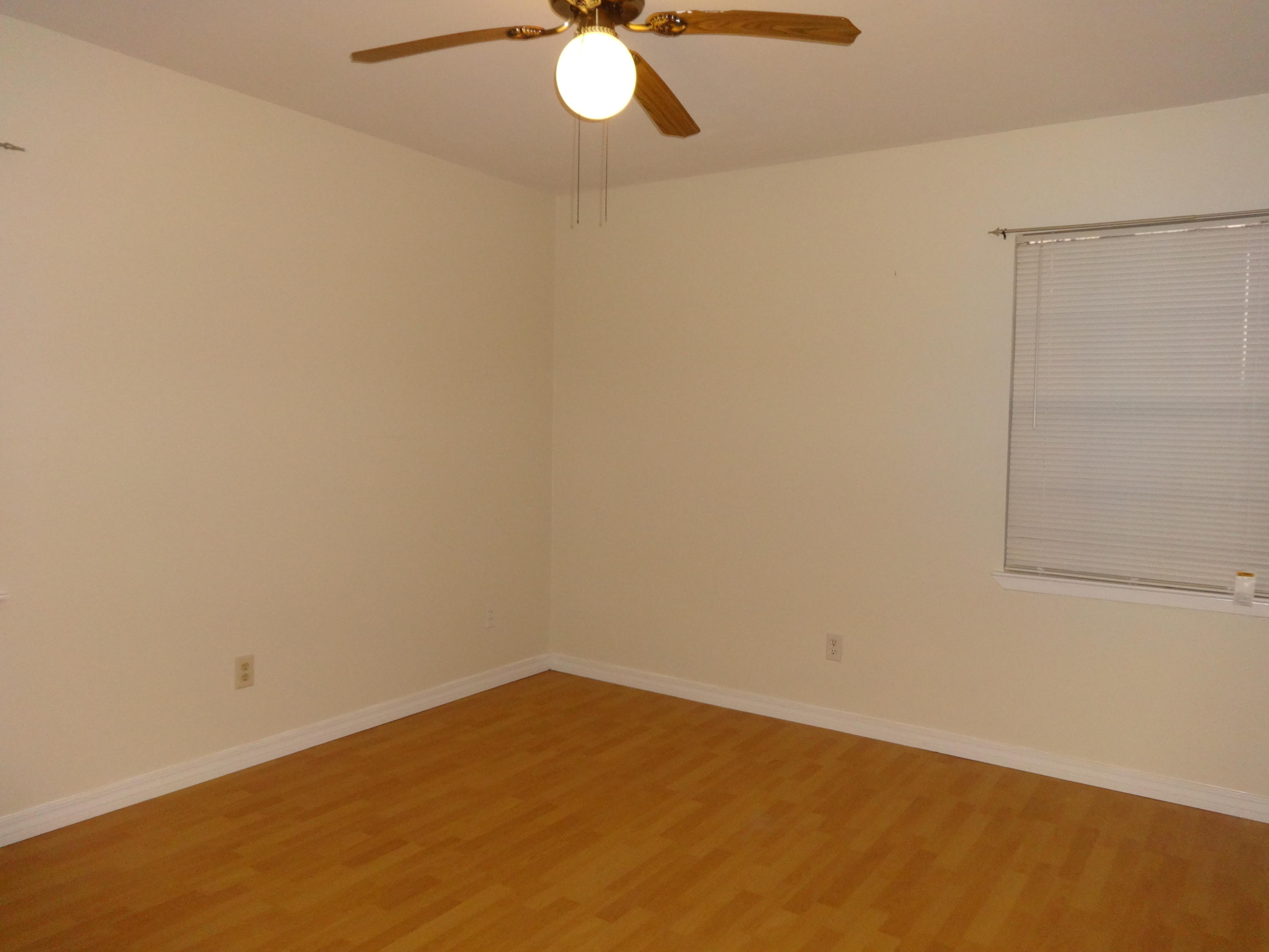 WHISPERING LAKES ESTATES - Residential Lease