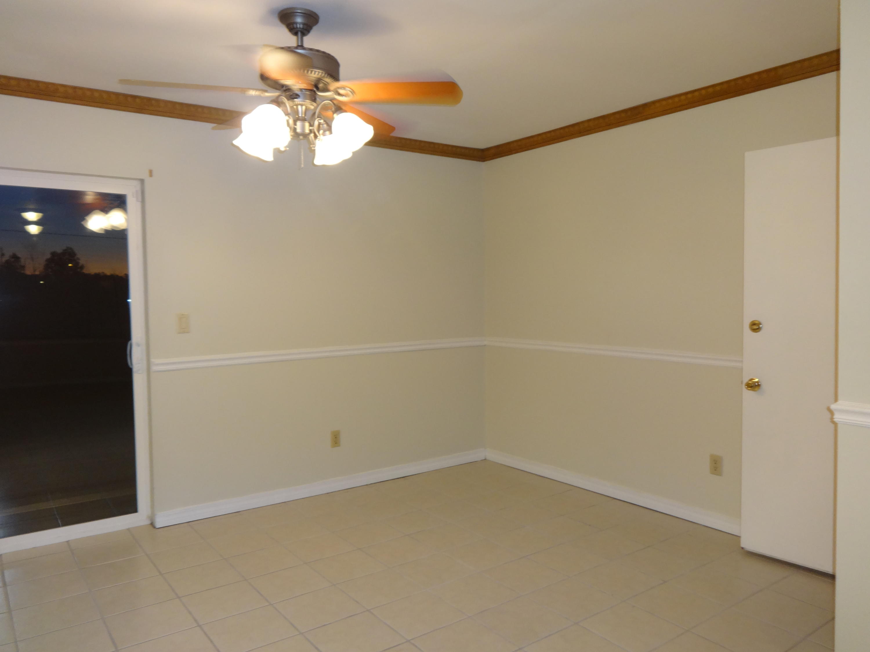 WHISPERING LAKES ESTATES - Residential Lease