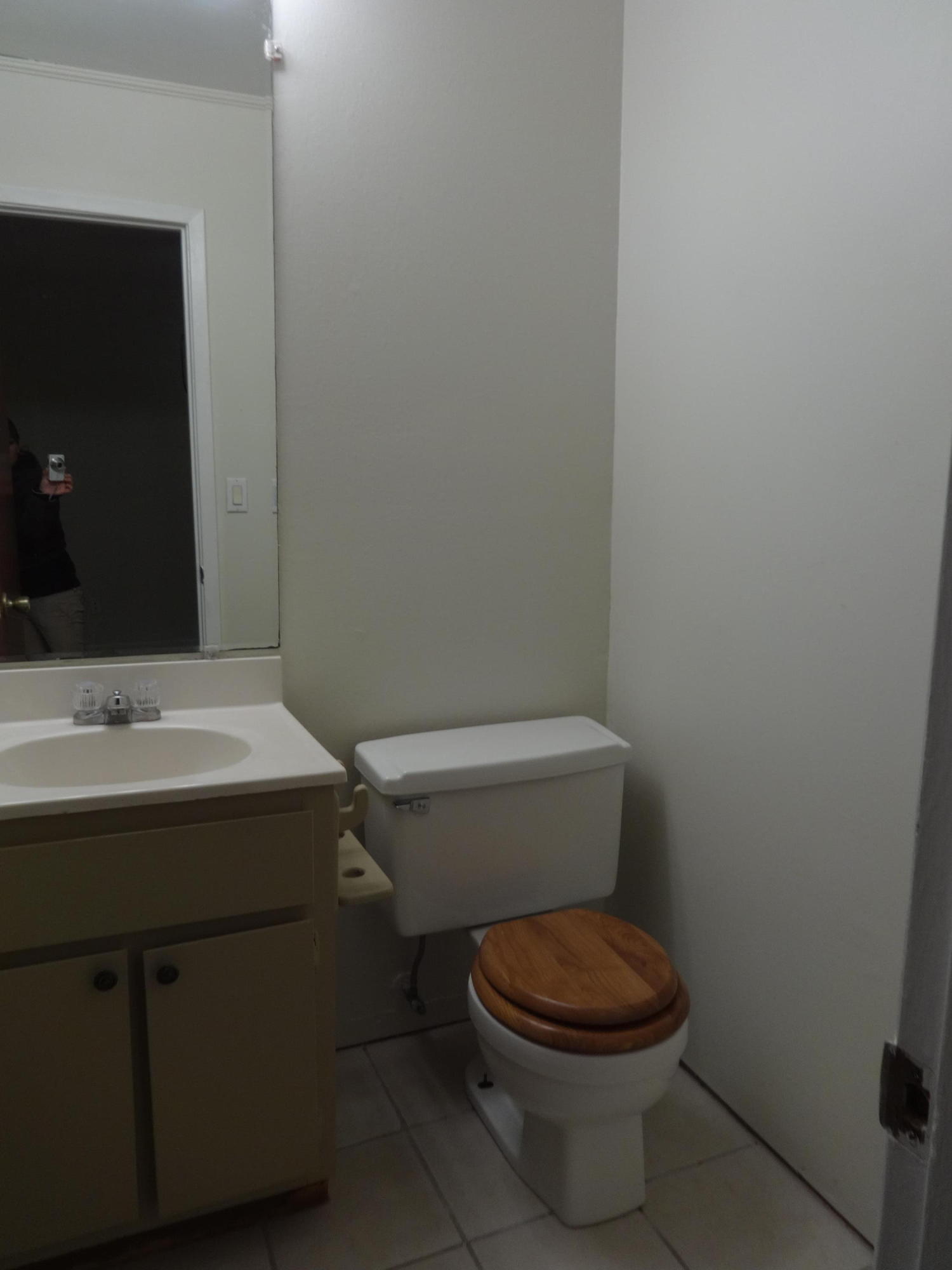 WHISPERING LAKES ESTATES - Residential Lease