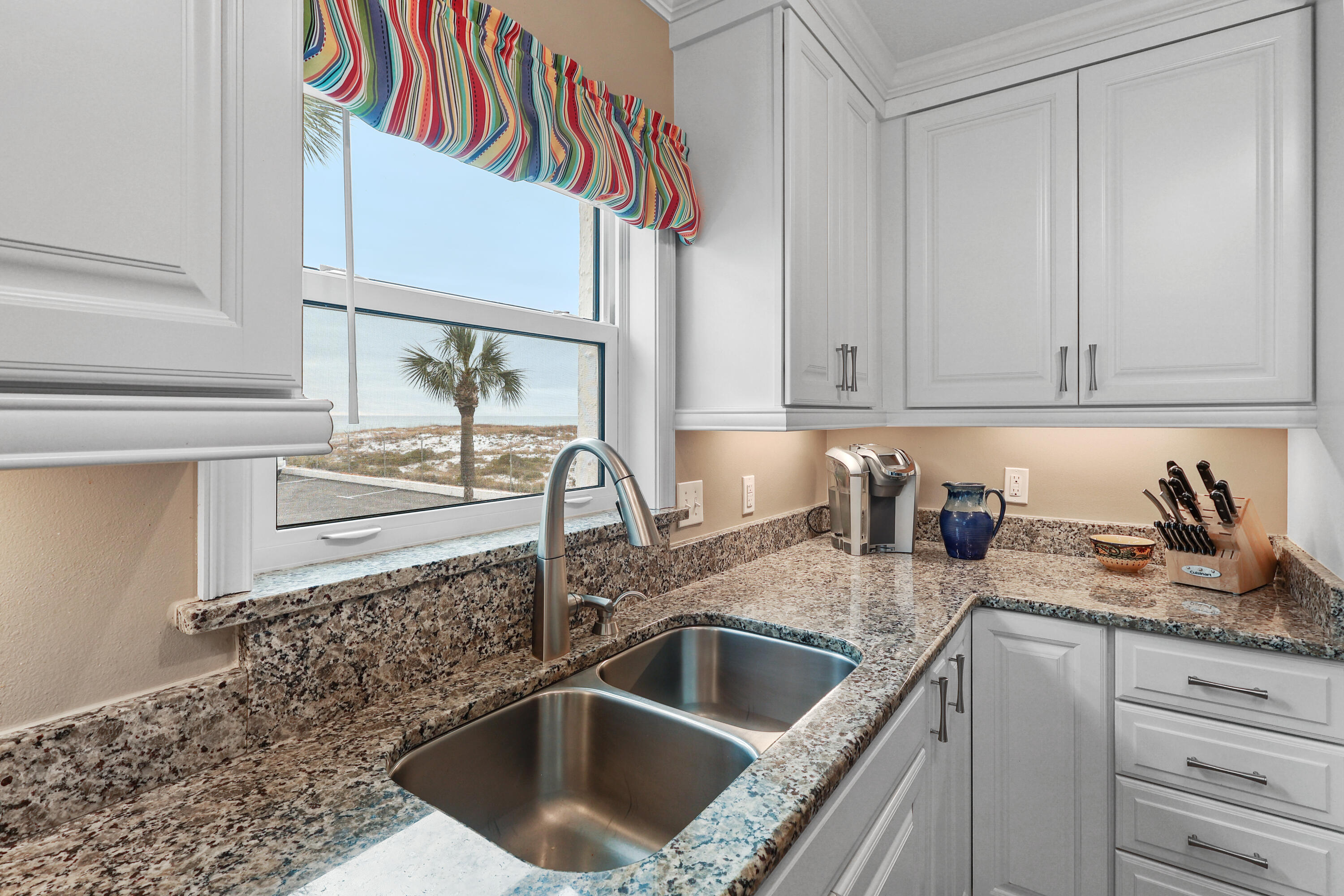 EL MATADOR CONDO - Residential