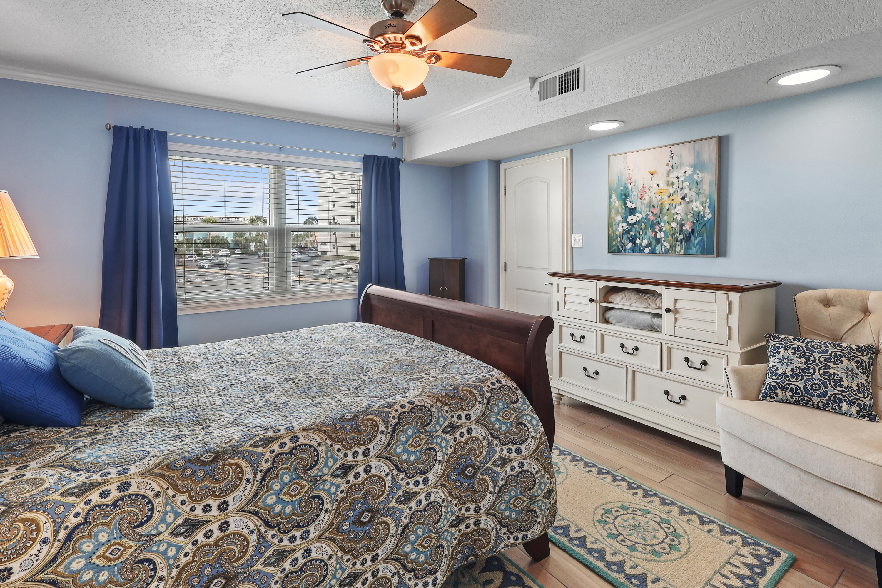 EL MATADOR CONDO - Residential