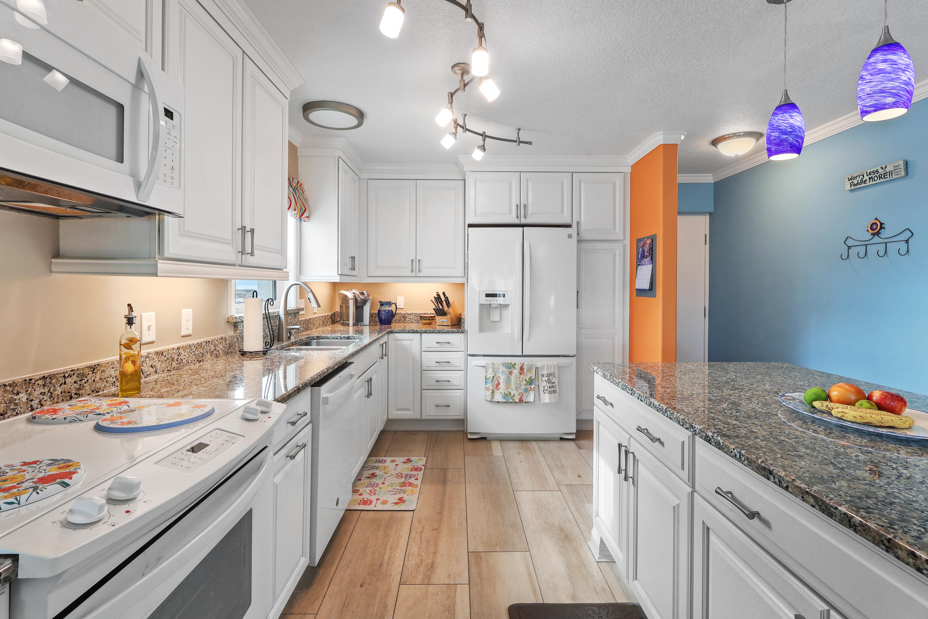 EL MATADOR CONDO - Residential