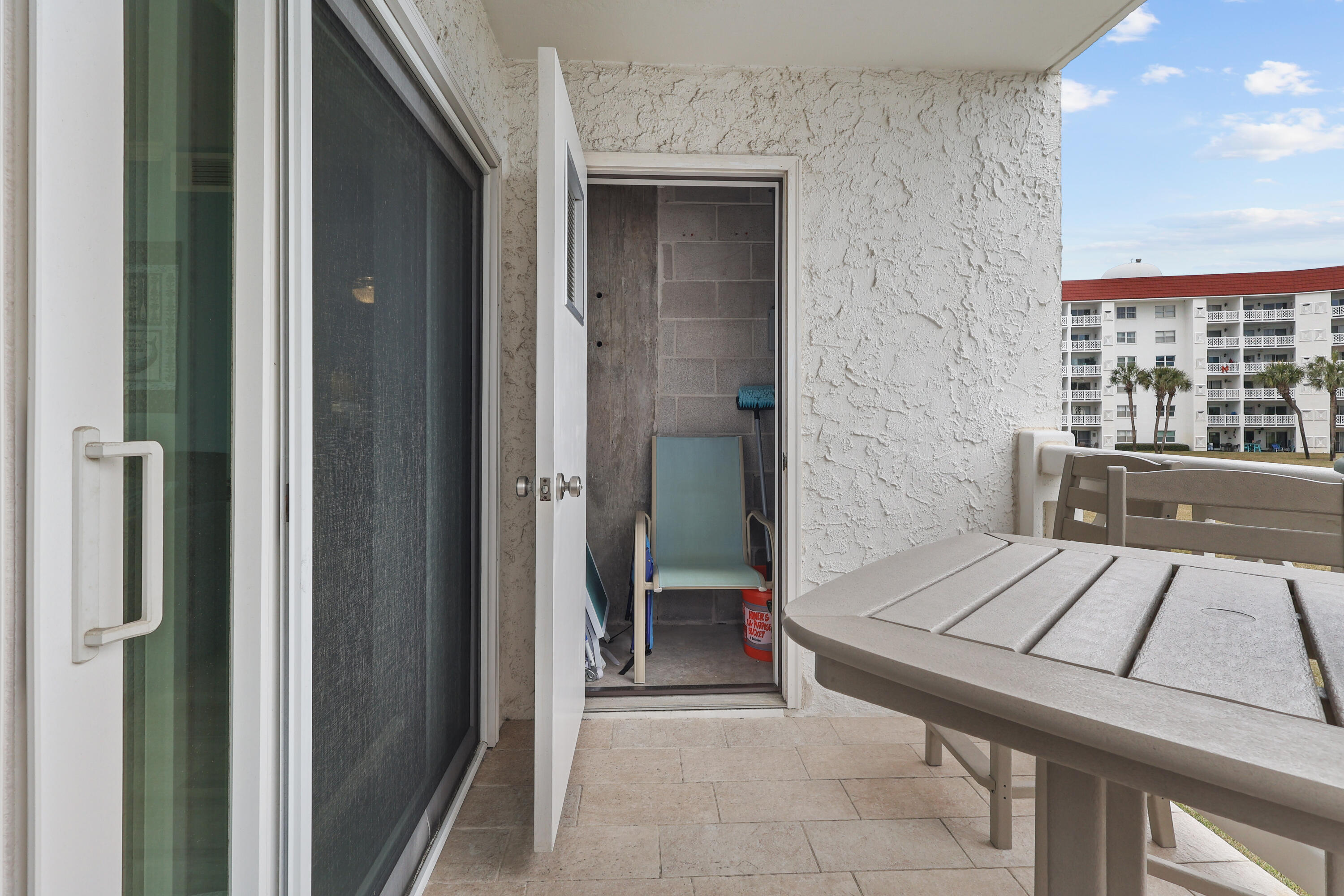 EL MATADOR CONDO - Residential