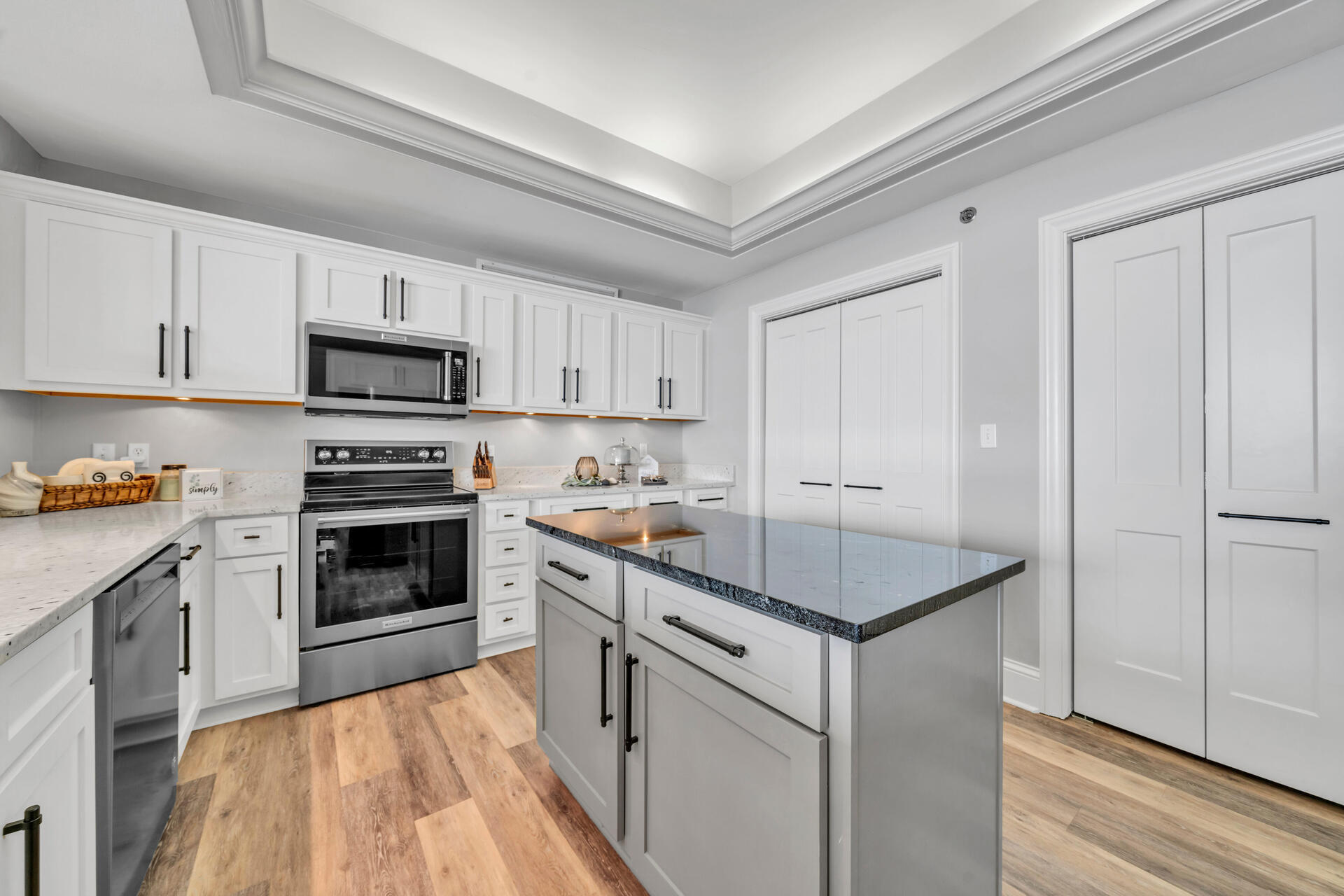 EAST PASS TOWERS CONDO PH 2 - Residential