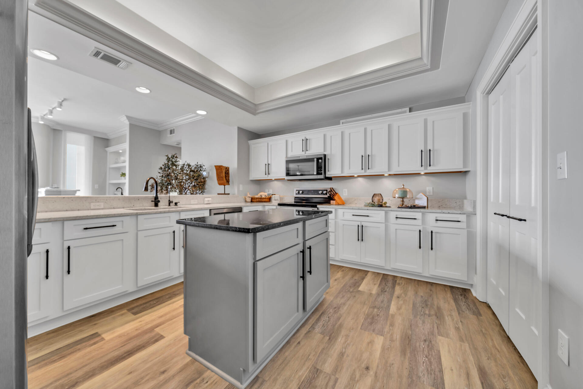 EAST PASS TOWERS CONDO PH 2 - Residential