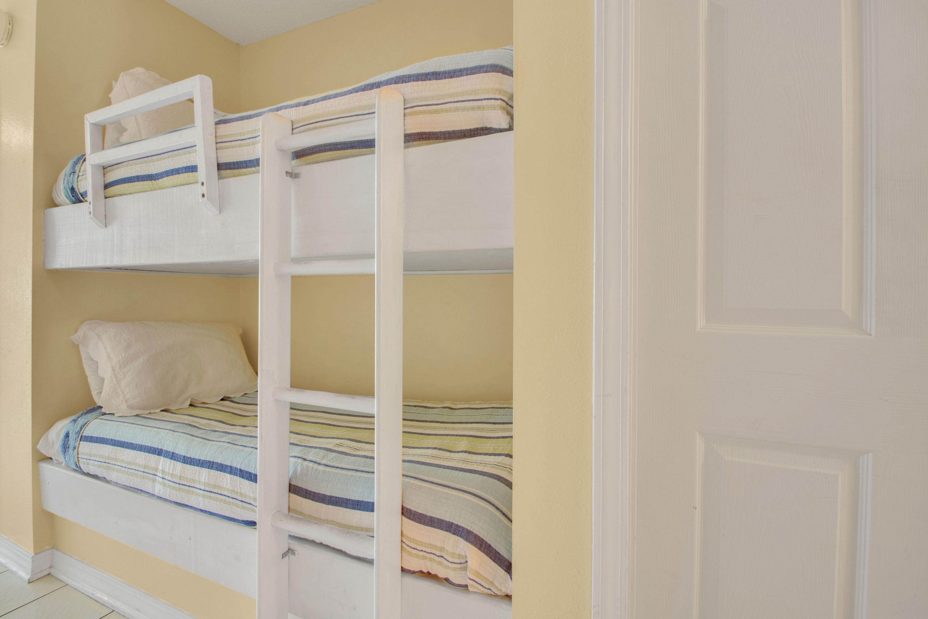 MARAVILLA CONDO 2 - Residential