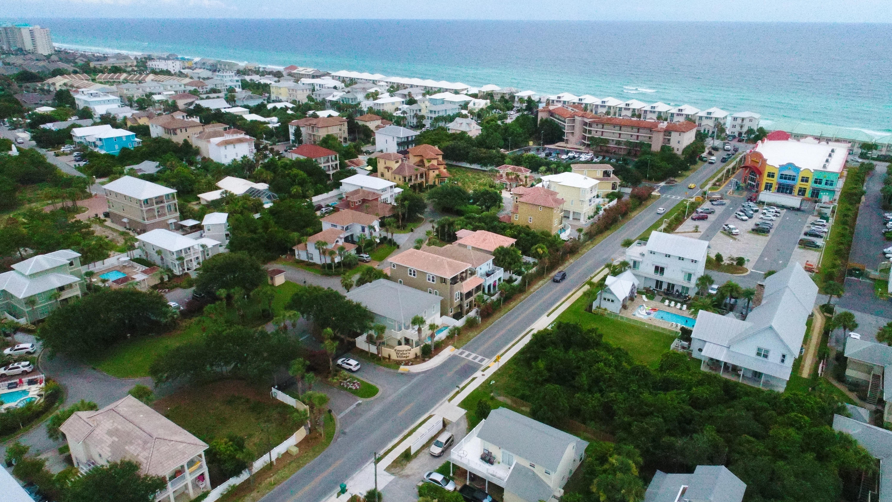 EMERALD WATERS VILLAGE - Residential