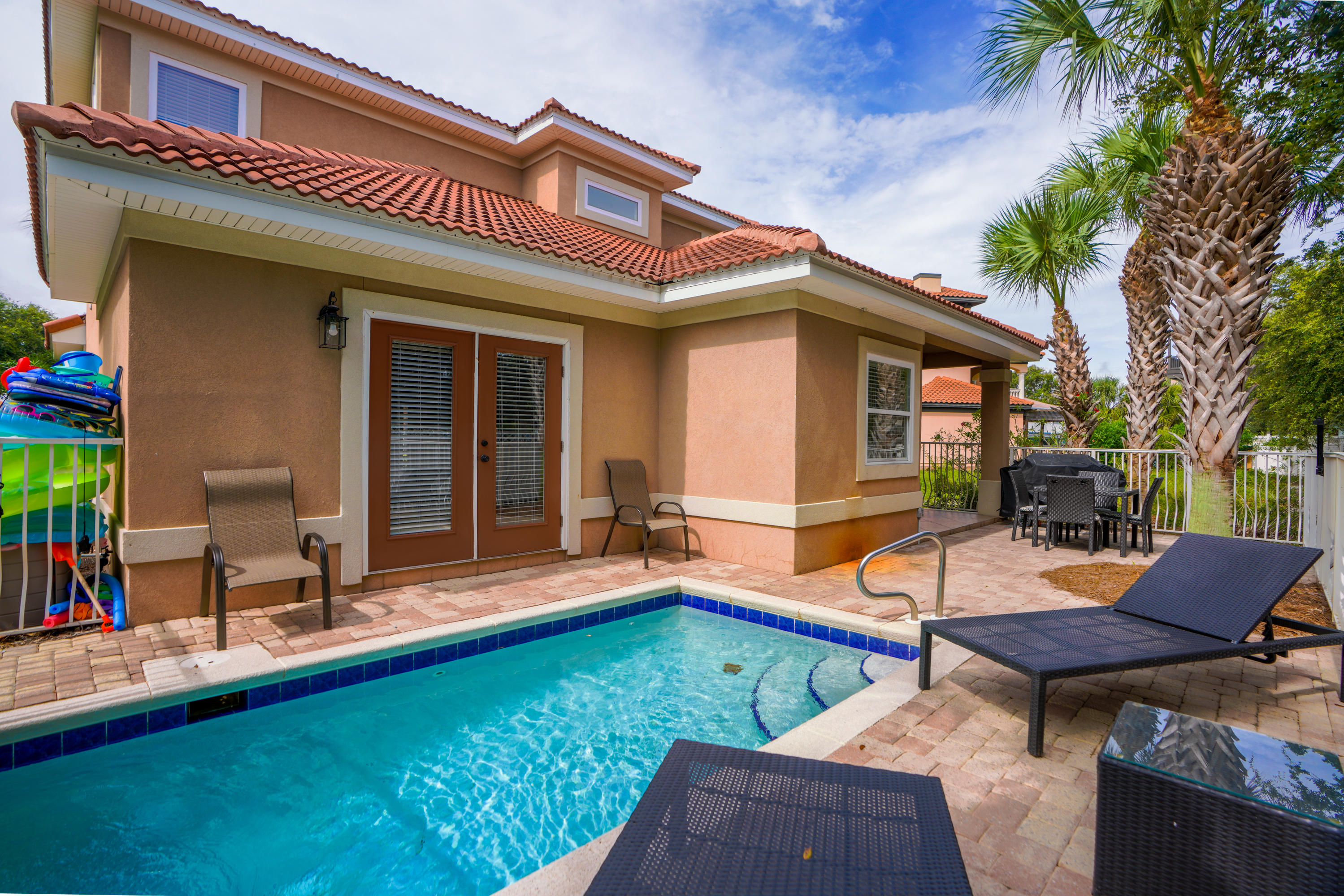 EMERALD WATERS VILLAGE - Residential