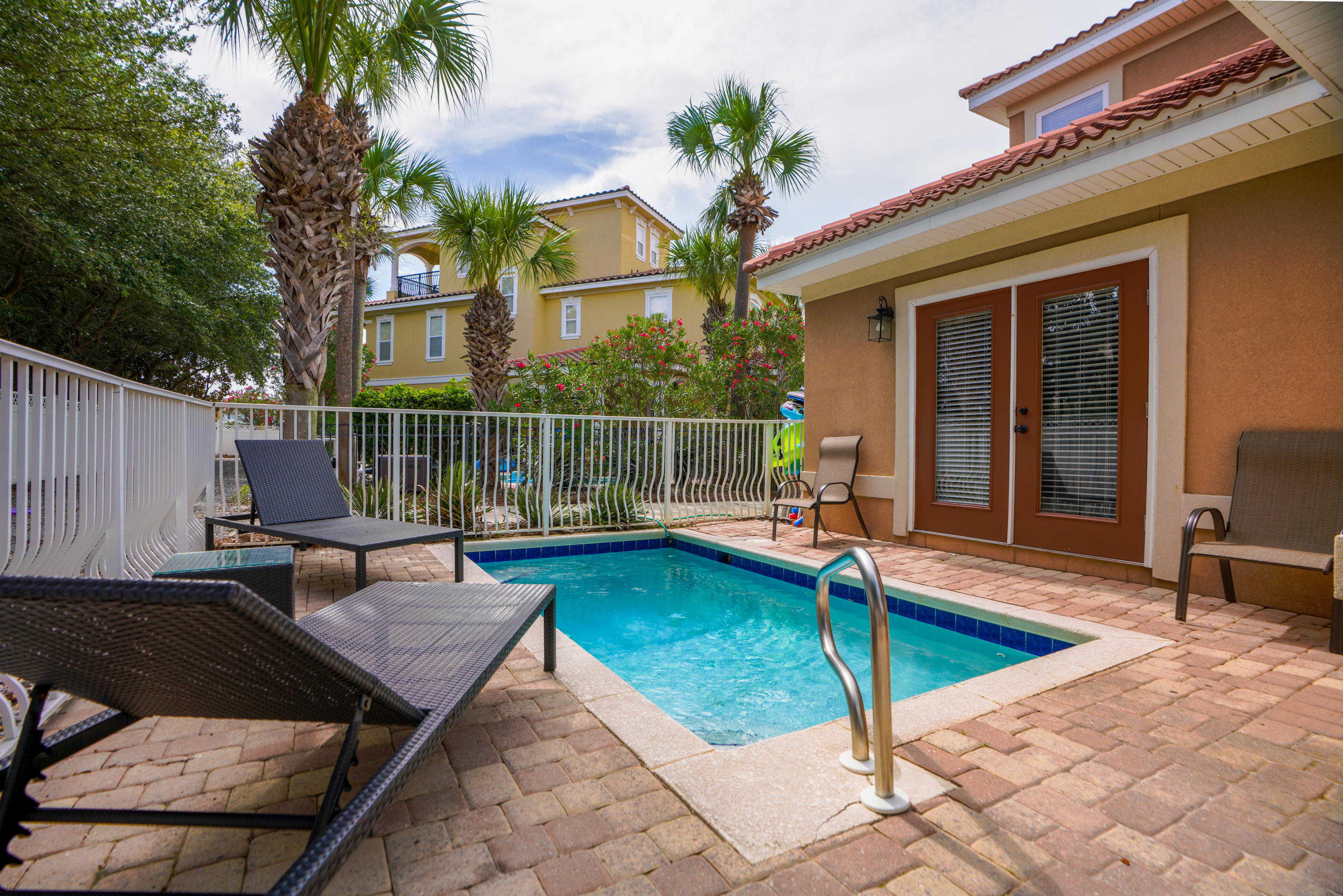 EMERALD WATERS VILLAGE - Residential