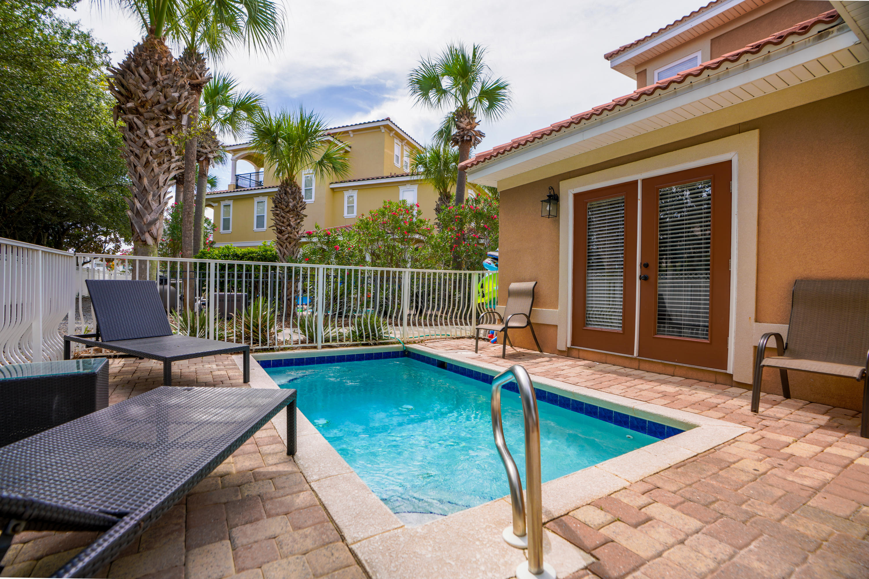 EMERALD WATERS VILLAGE - Residential