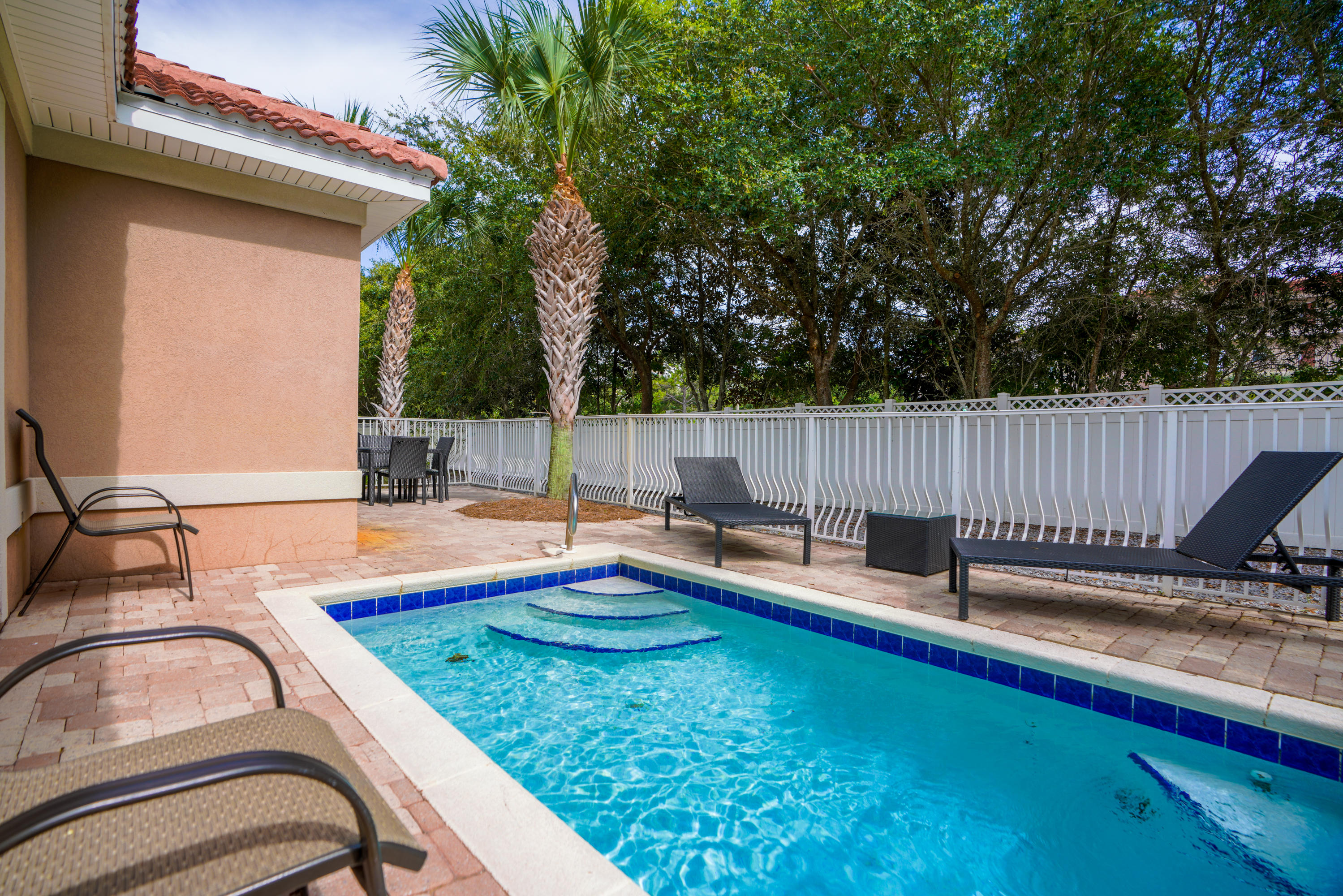 EMERALD WATERS VILLAGE - Residential