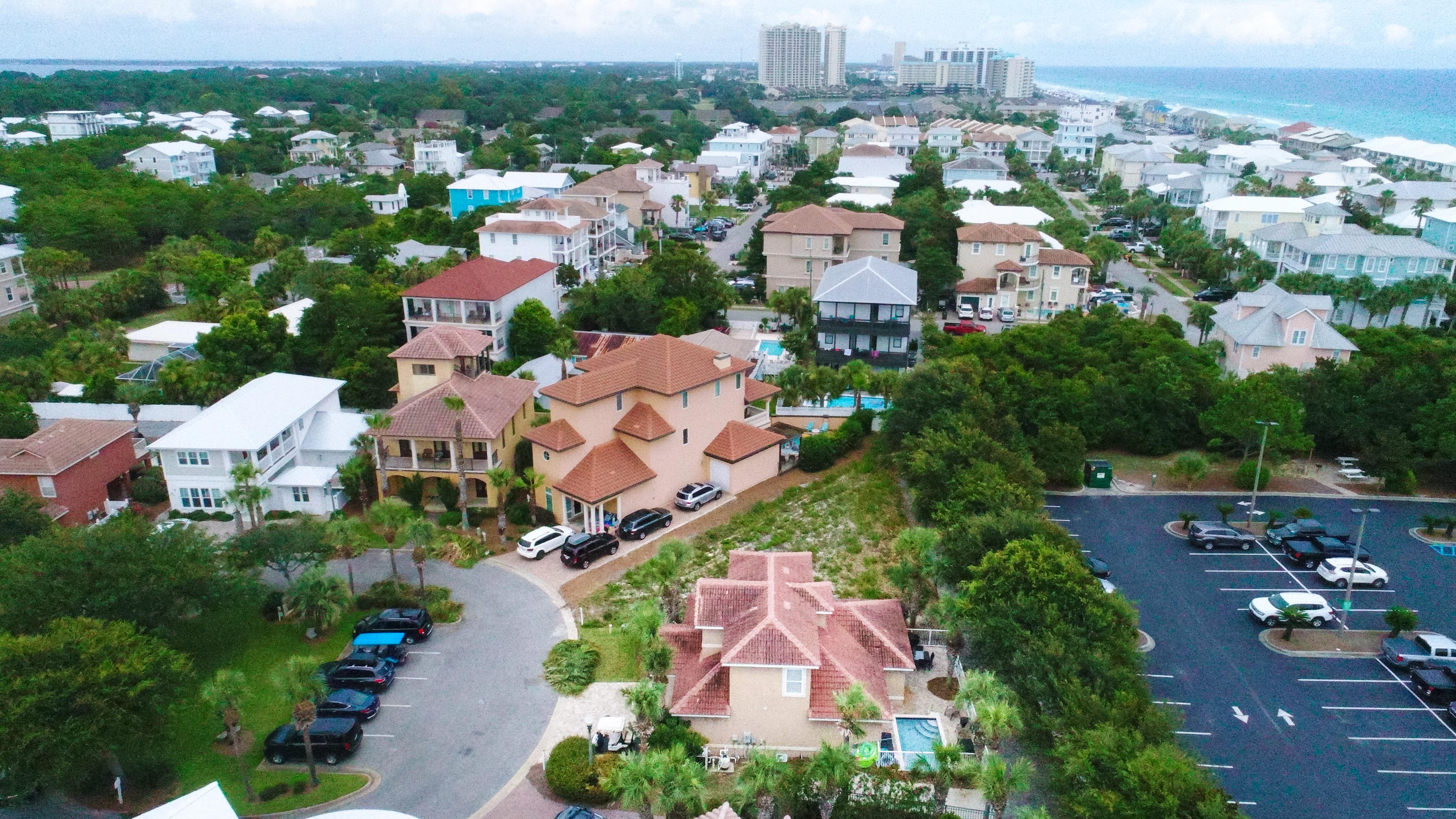 EMERALD WATERS VILLAGE - Residential