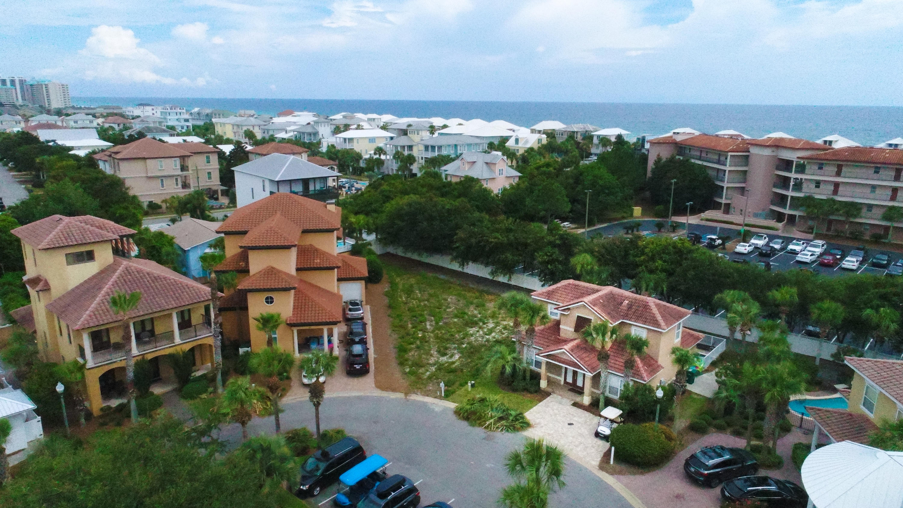 EMERALD WATERS VILLAGE - Residential