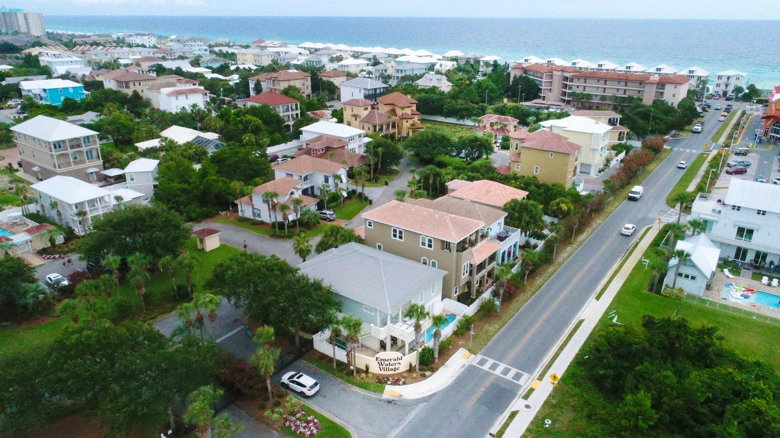 EMERALD WATERS VILLAGE - Residential