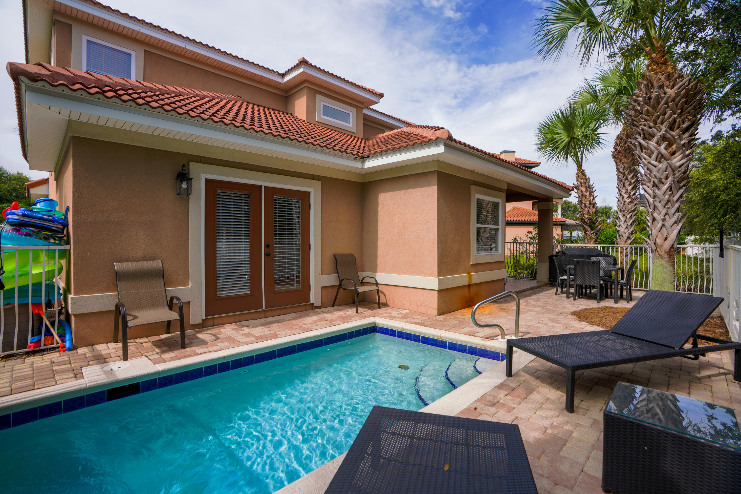 EMERALD WATERS VILLAGE - Residential