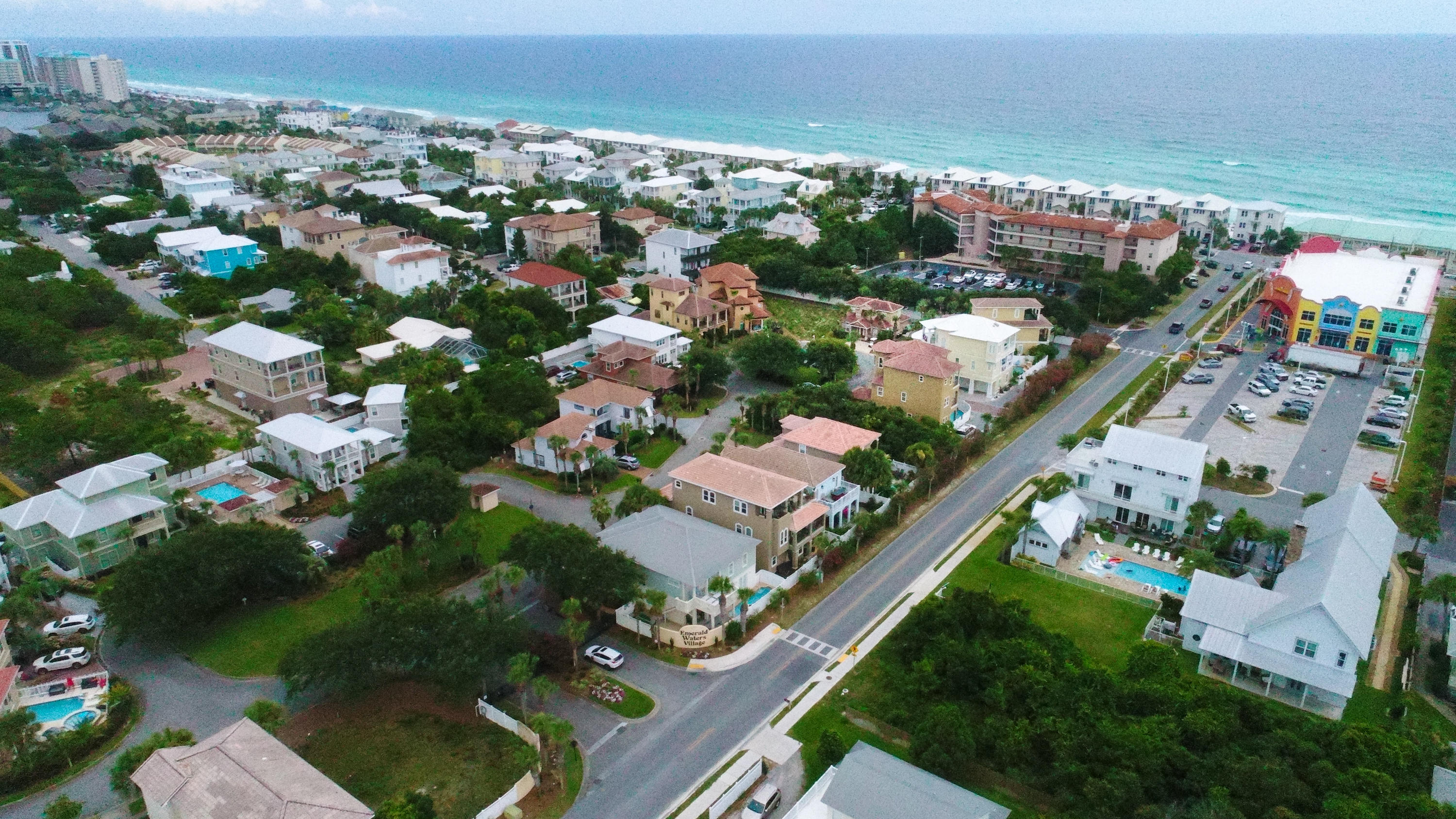 EMERALD WATERS VILLAGE - Residential