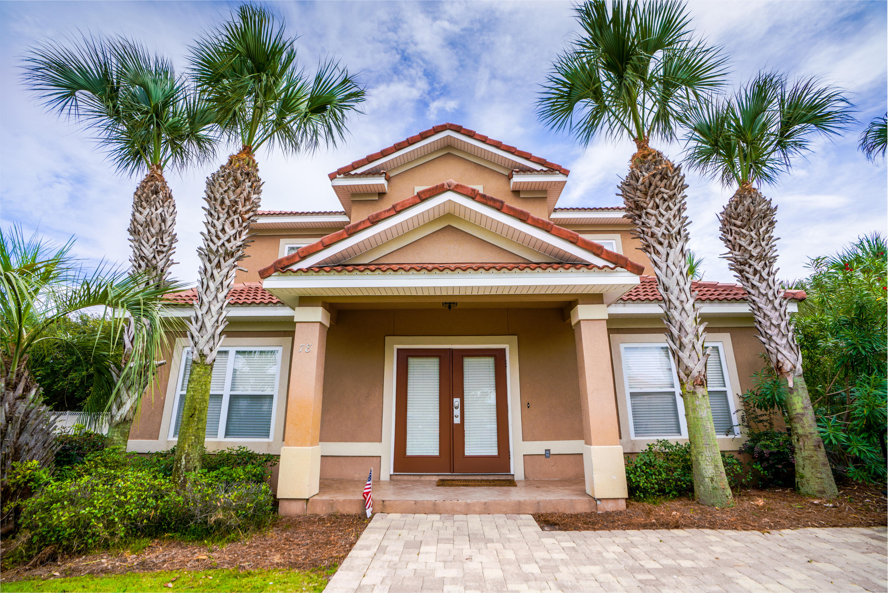 EMERALD WATERS VILLAGE - Residential