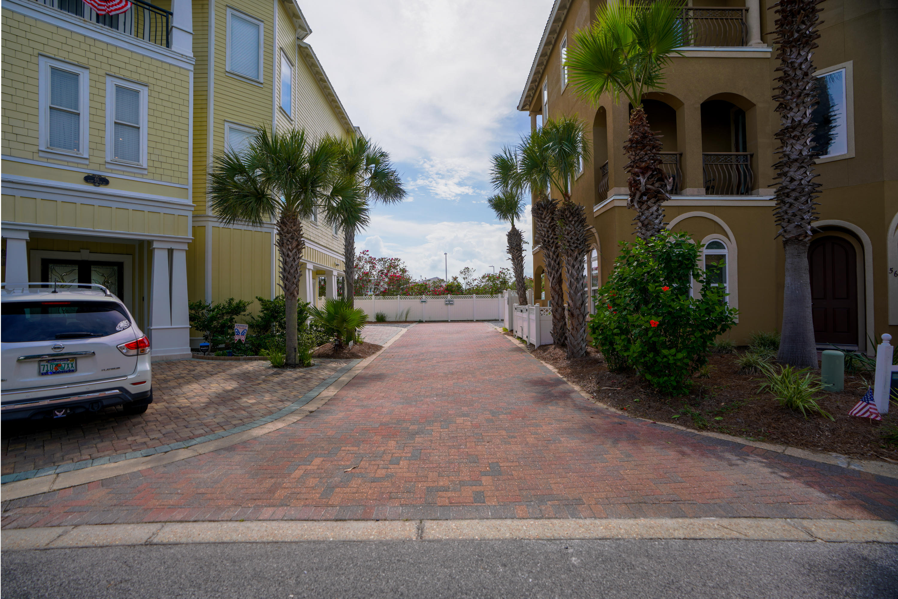 EMERALD WATERS VILLAGE - Residential