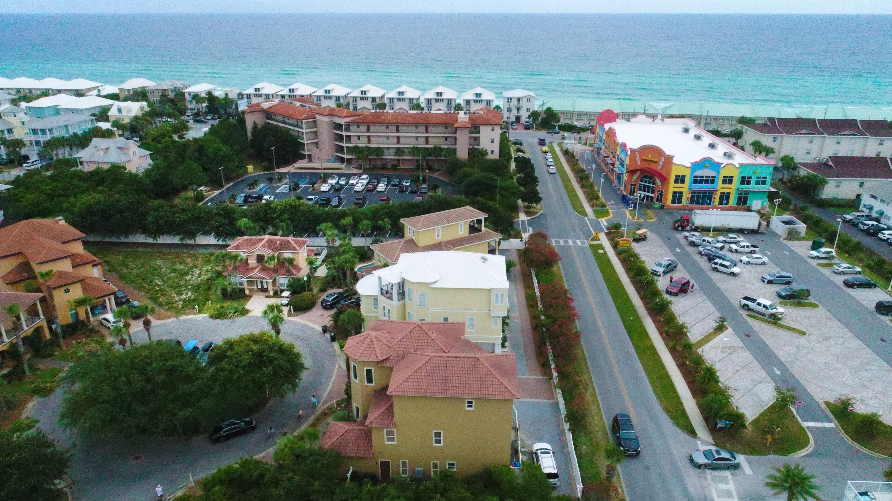 EMERALD WATERS VILLAGE - Residential