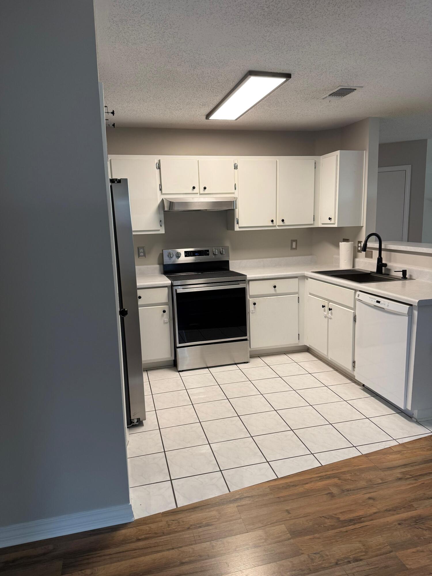 EMERALD ESTATES LOT 47 - Residential Lease