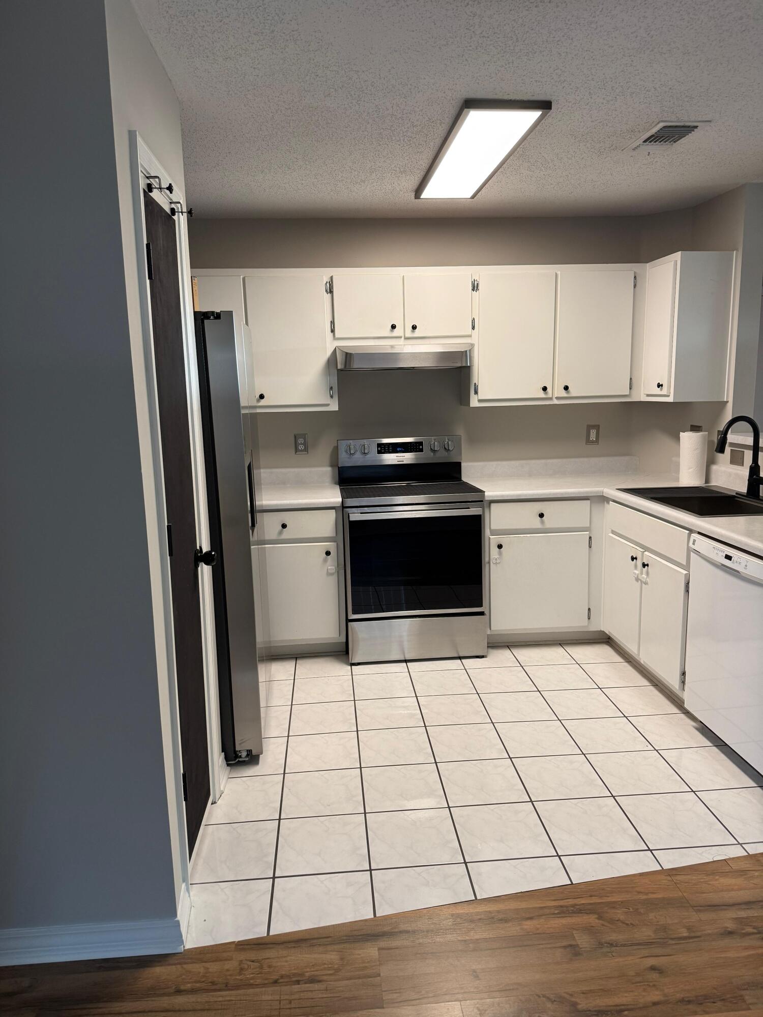 EMERALD ESTATES LOT 47 - Residential Lease