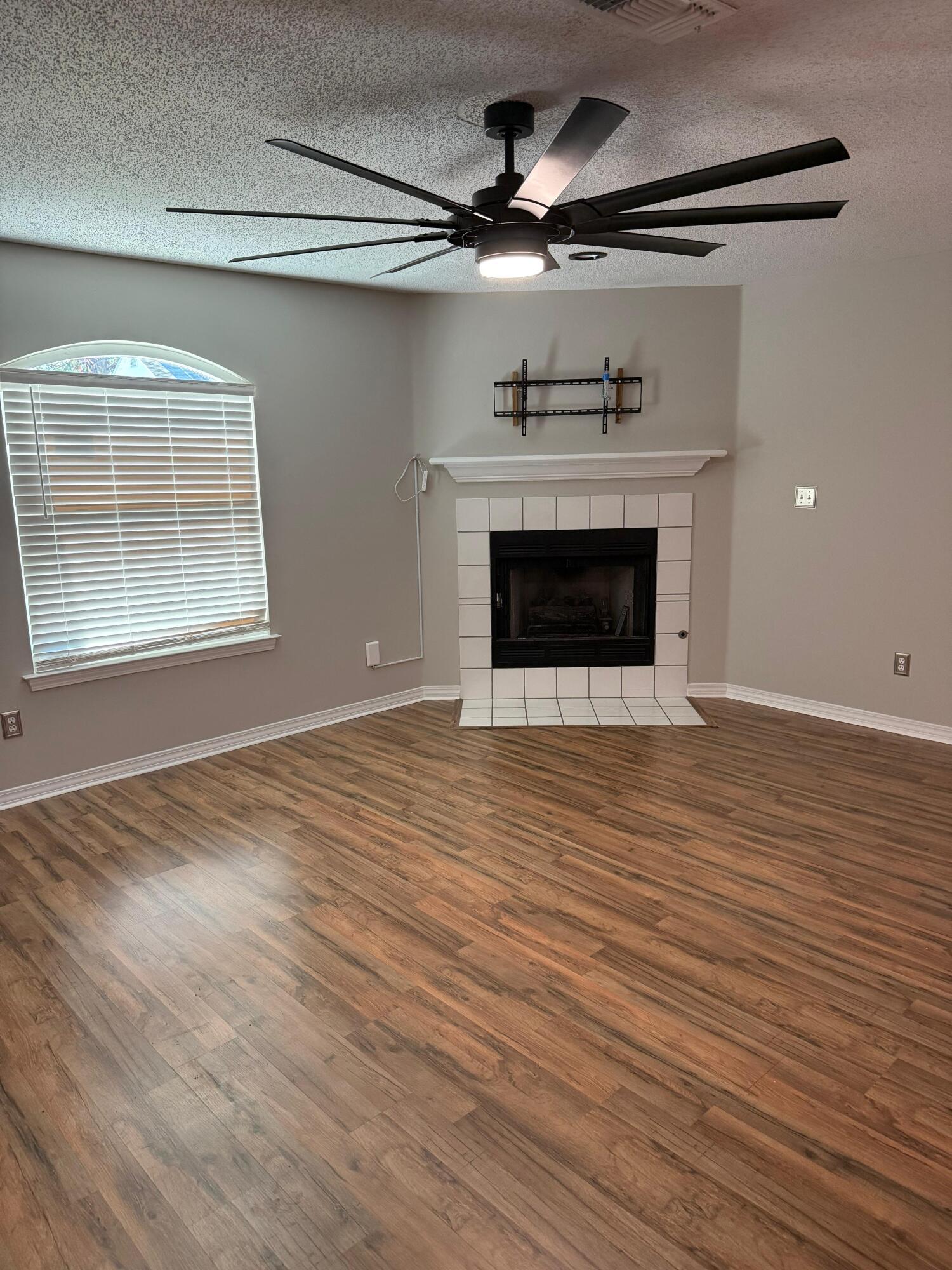 EMERALD ESTATES LOT 47 - Residential Lease