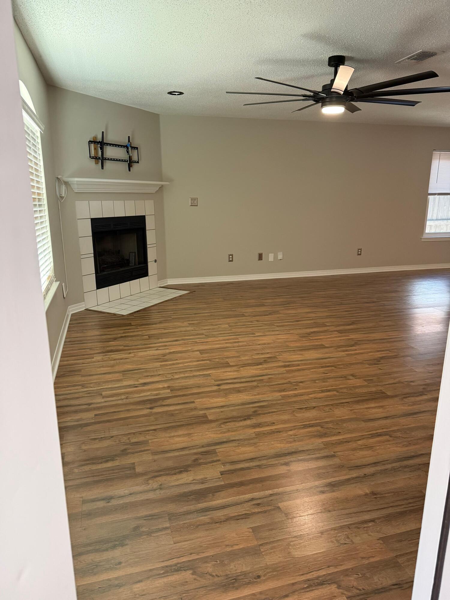 EMERALD ESTATES LOT 47 - Residential Lease