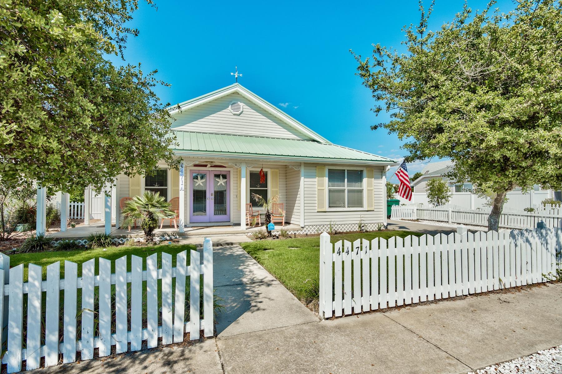 CRYSTAL BEACH COTTAGES - Residential