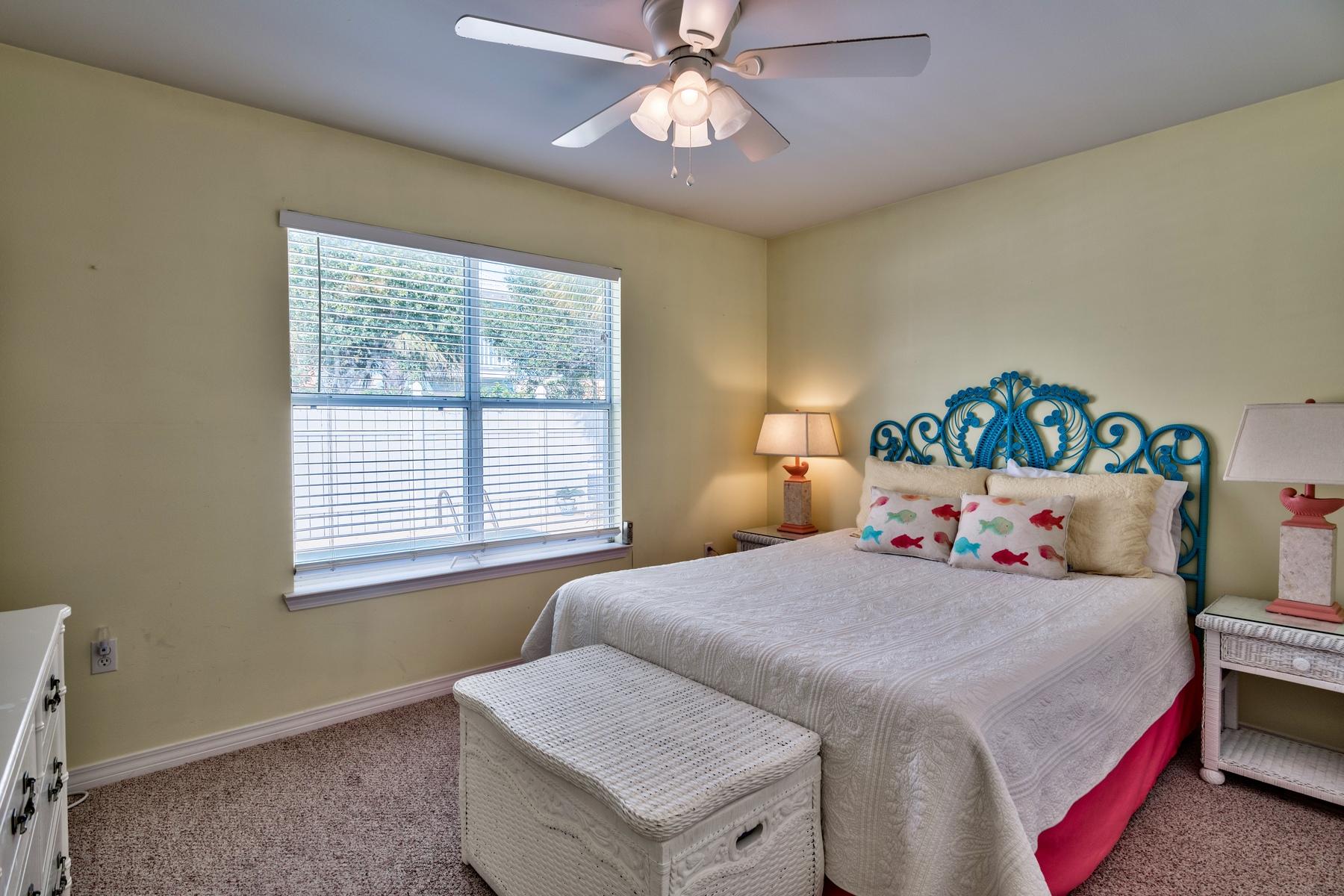 CRYSTAL BEACH COTTAGES - Residential