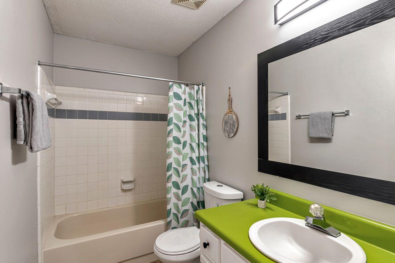 EMERALD GARDENS - Residential Lease