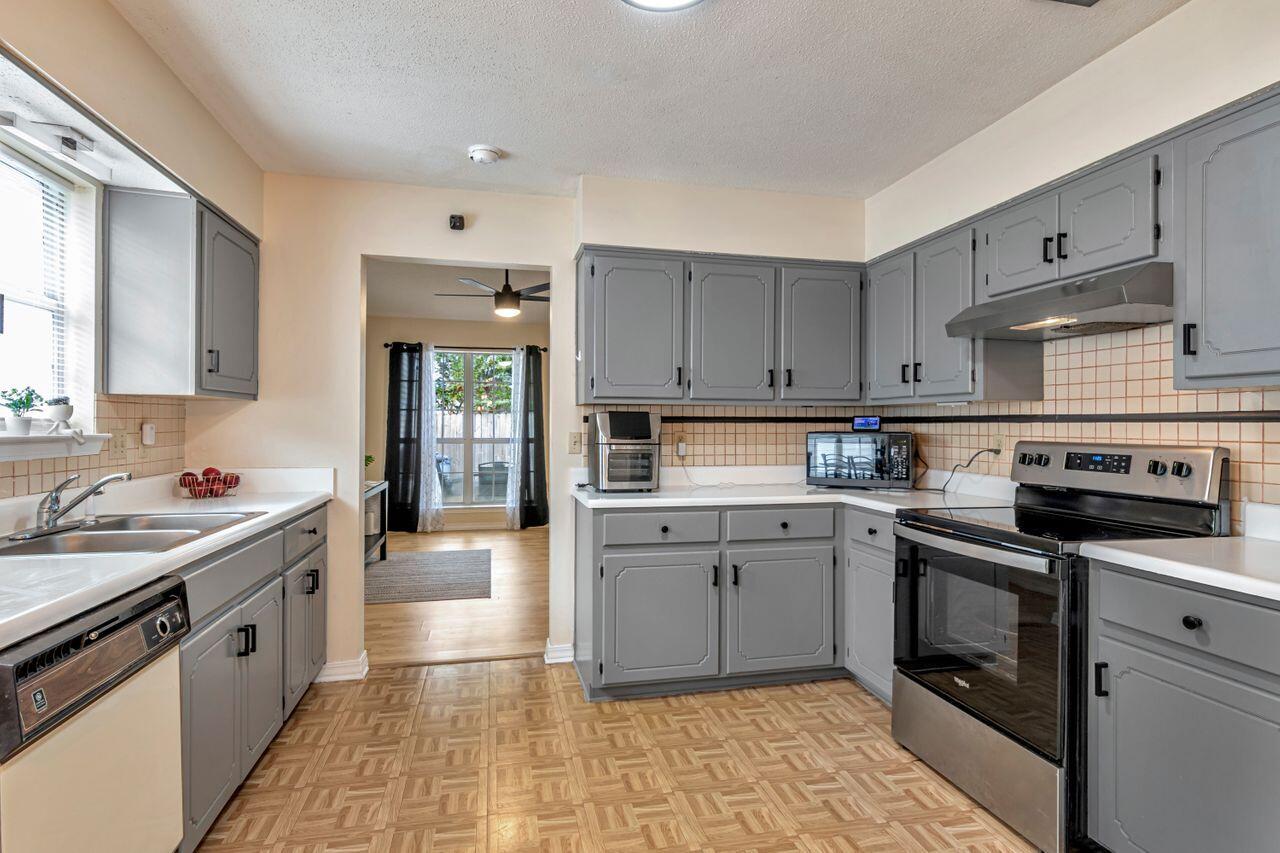 EMERALD GARDENS - Residential Lease