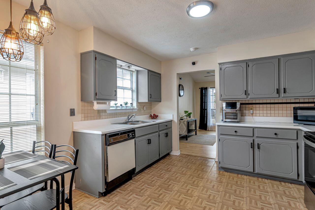 EMERALD GARDENS - Residential Lease