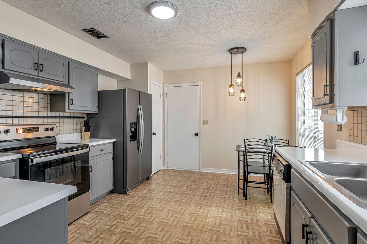 EMERALD GARDENS - Residential Lease