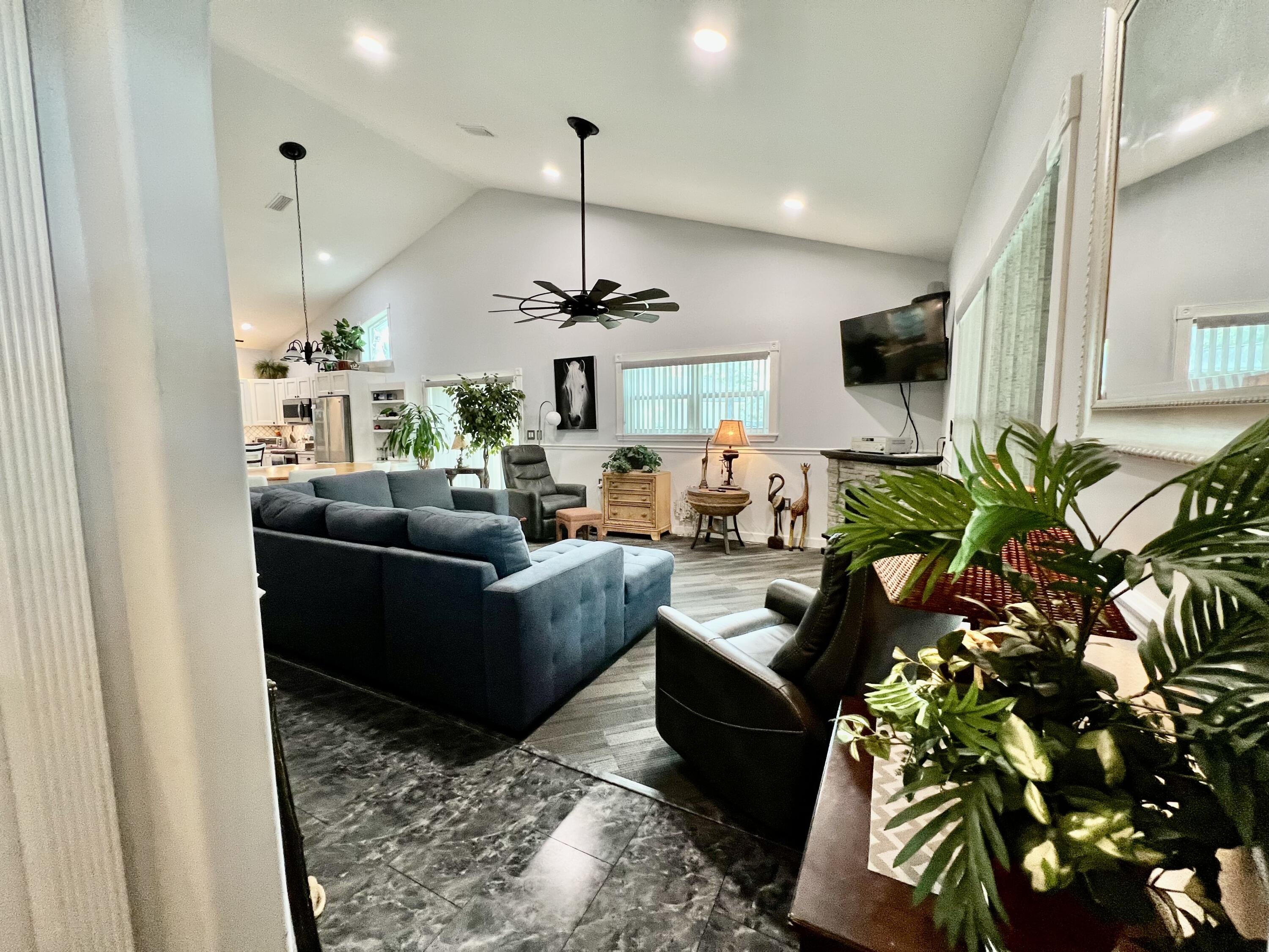 LAGRANGE LANDING - Residential