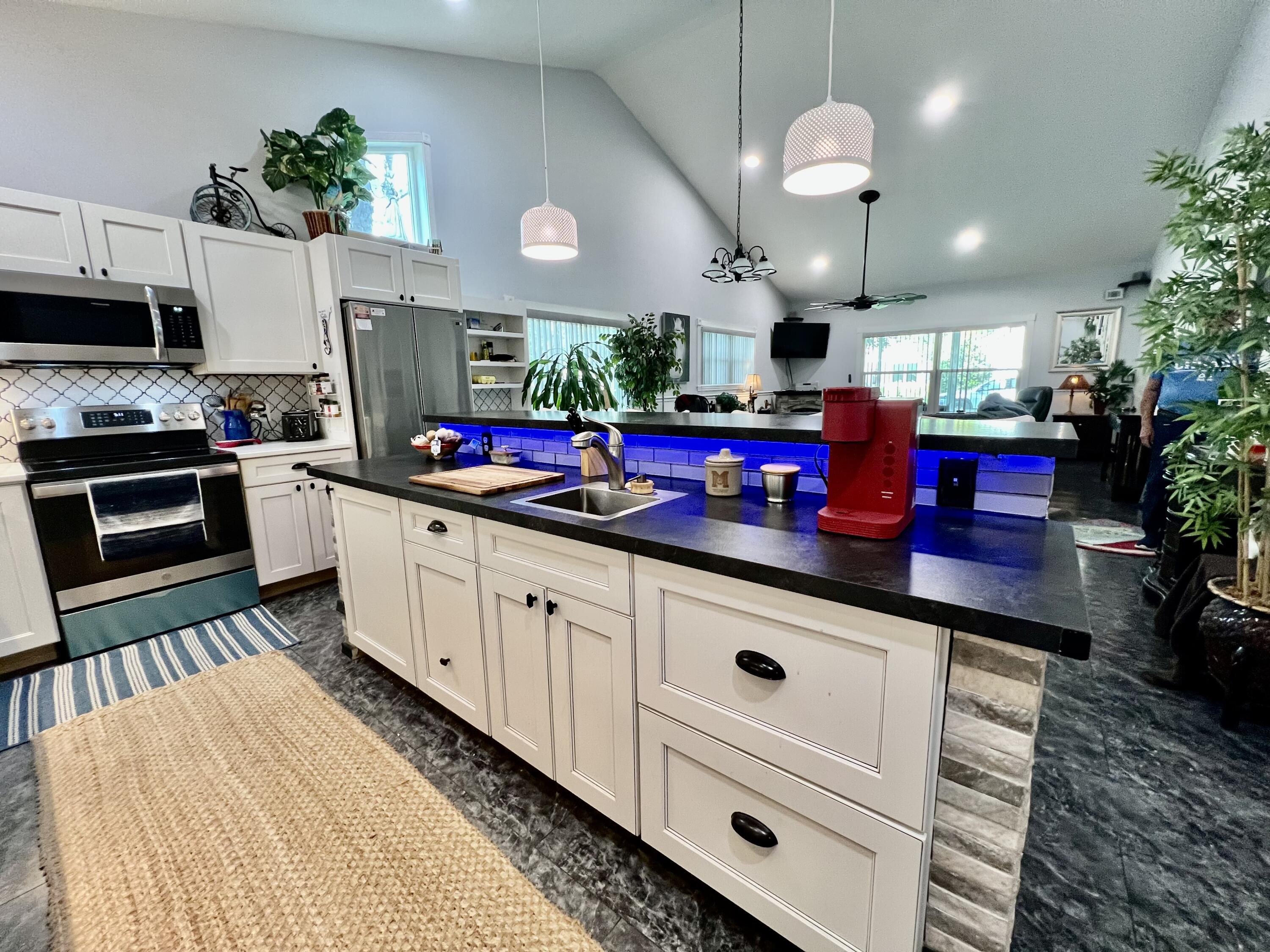 LAGRANGE LANDING - Residential