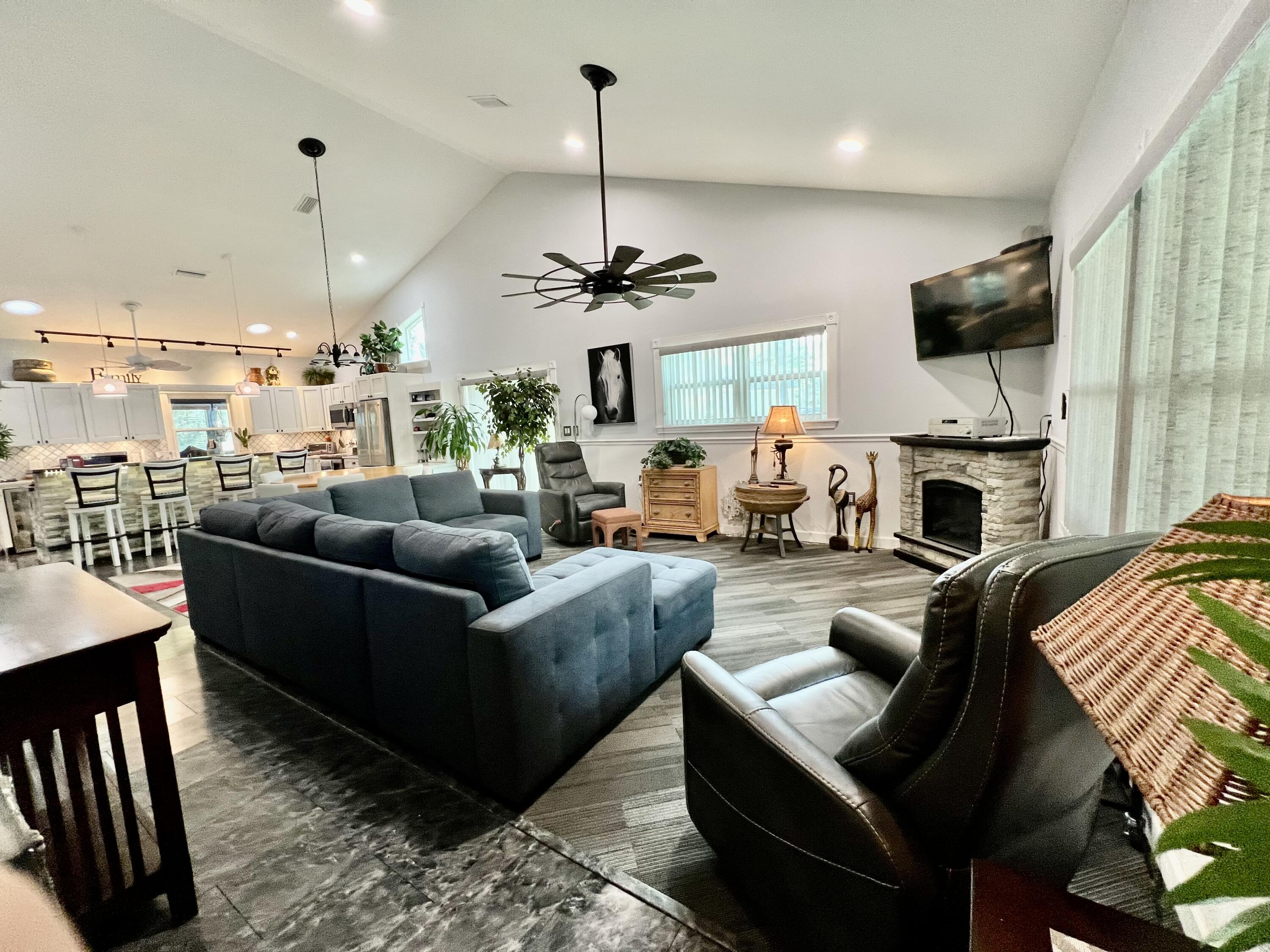 LAGRANGE LANDING - Residential