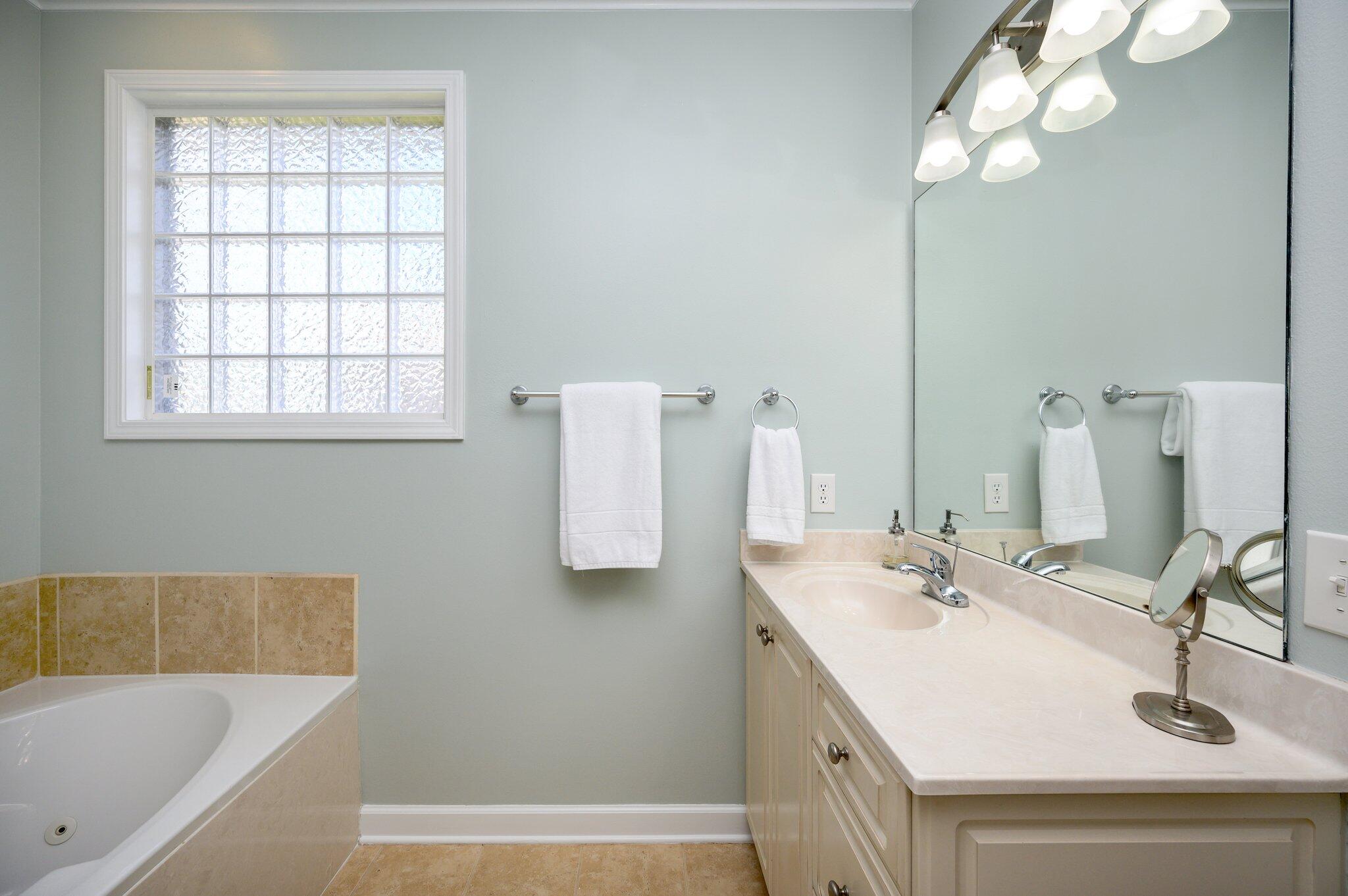 WOODLAWN HEIGHTS - Residential Lease