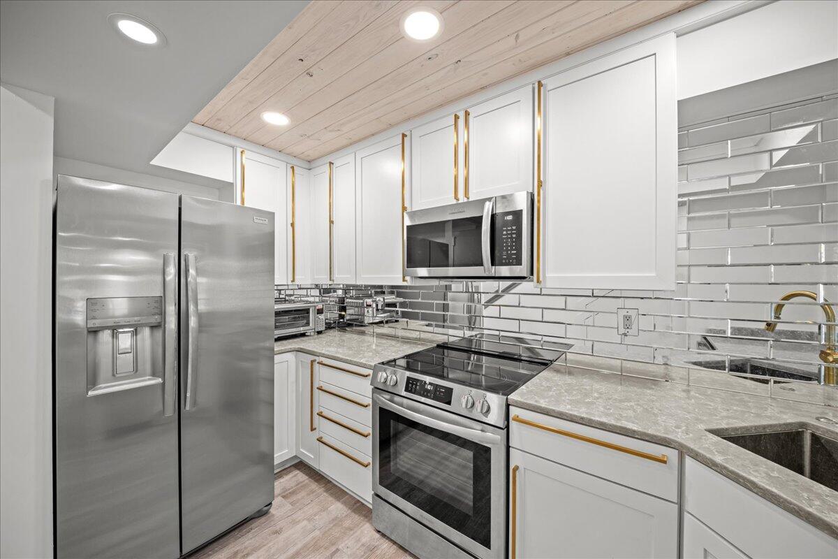 BAYOU VILLAGE CONDO PH 1 - Residential Lease