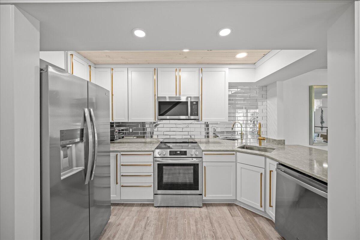 BAYOU VILLAGE CONDO PH 1 - Residential Lease