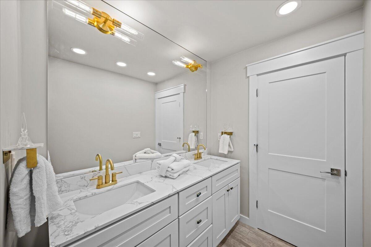 BAYOU VILLAGE CONDO PH 1 - Residential Lease