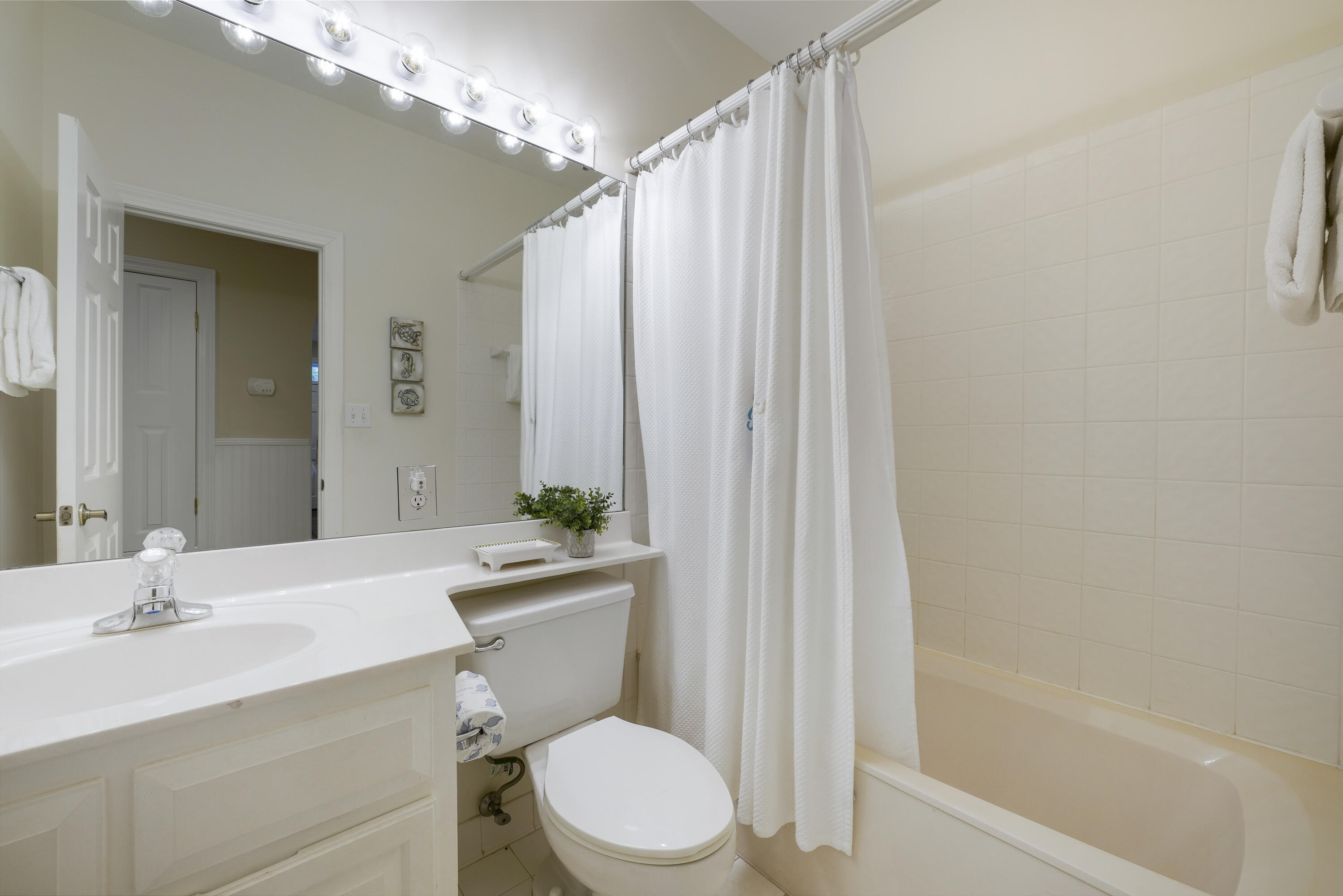 HIDDEN DUNES BEACH VILLAS - Residential