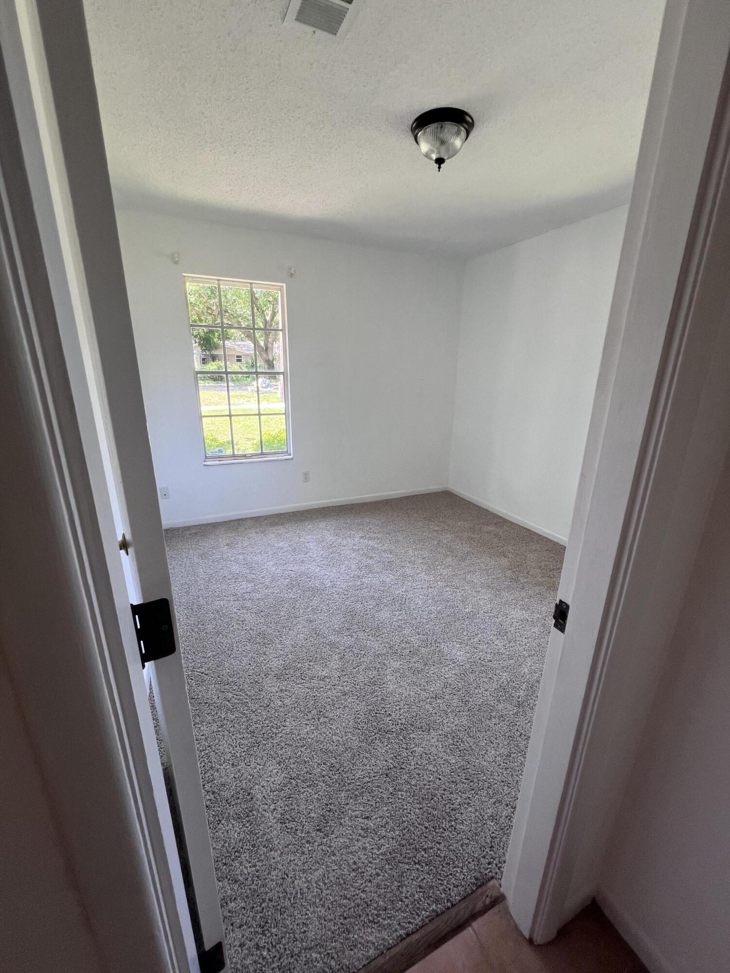 BAYSHORE PARK #3 LOT 5 BLK E - Residential Lease