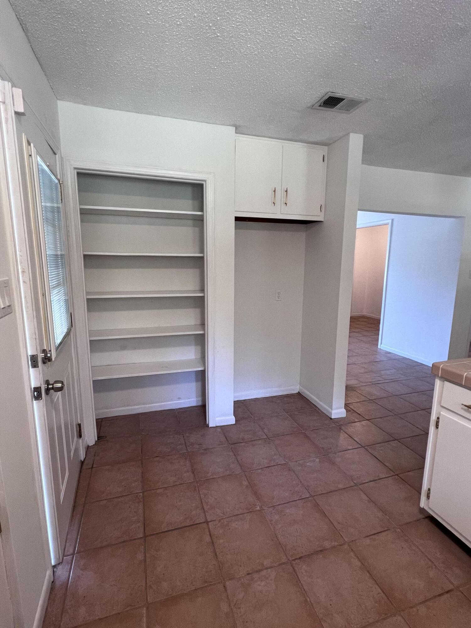 BAYSHORE PARK #3 LOT 5 BLK E - Residential Lease