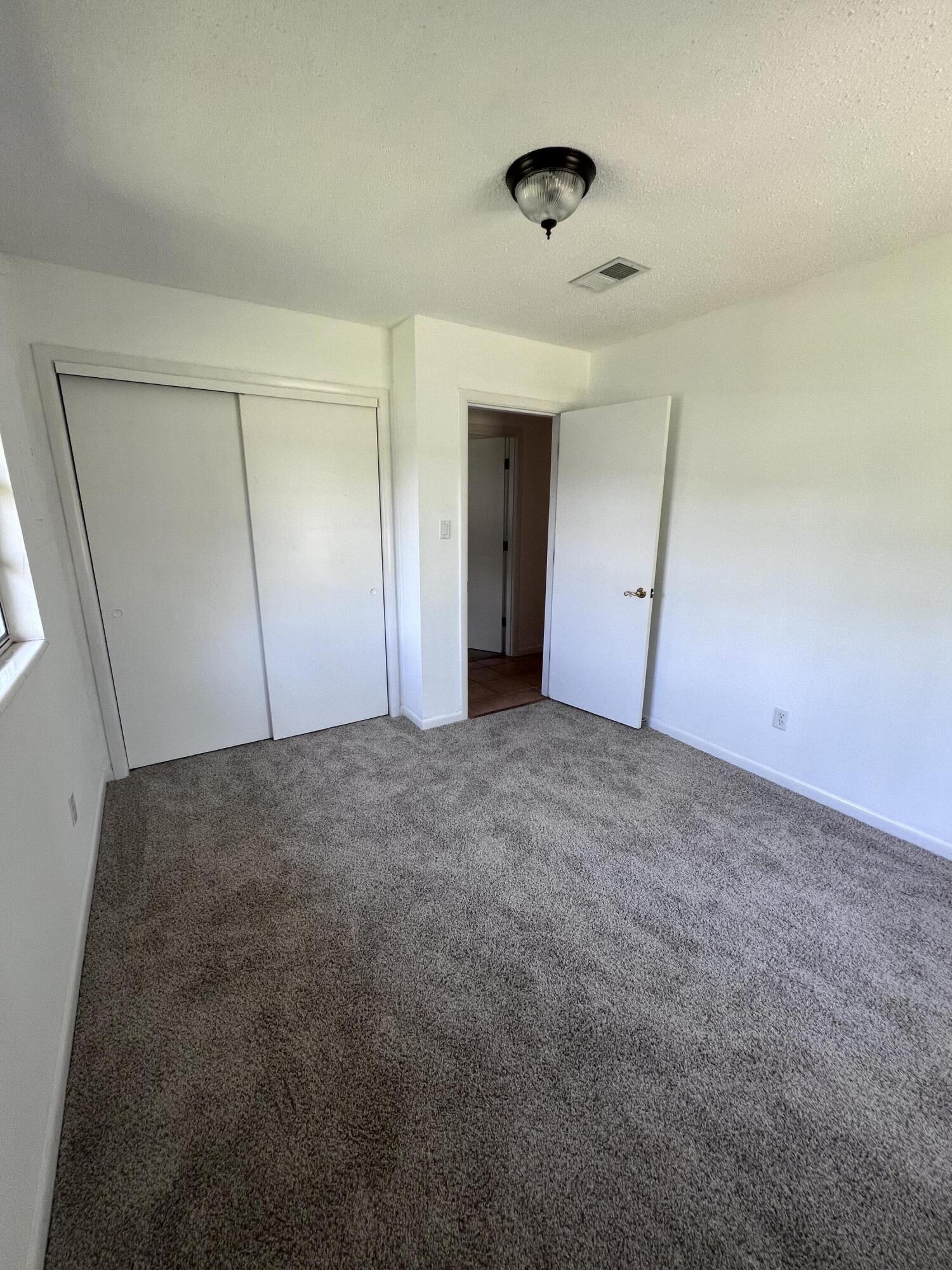 BAYSHORE PARK #3 LOT 5 BLK E - Residential Lease