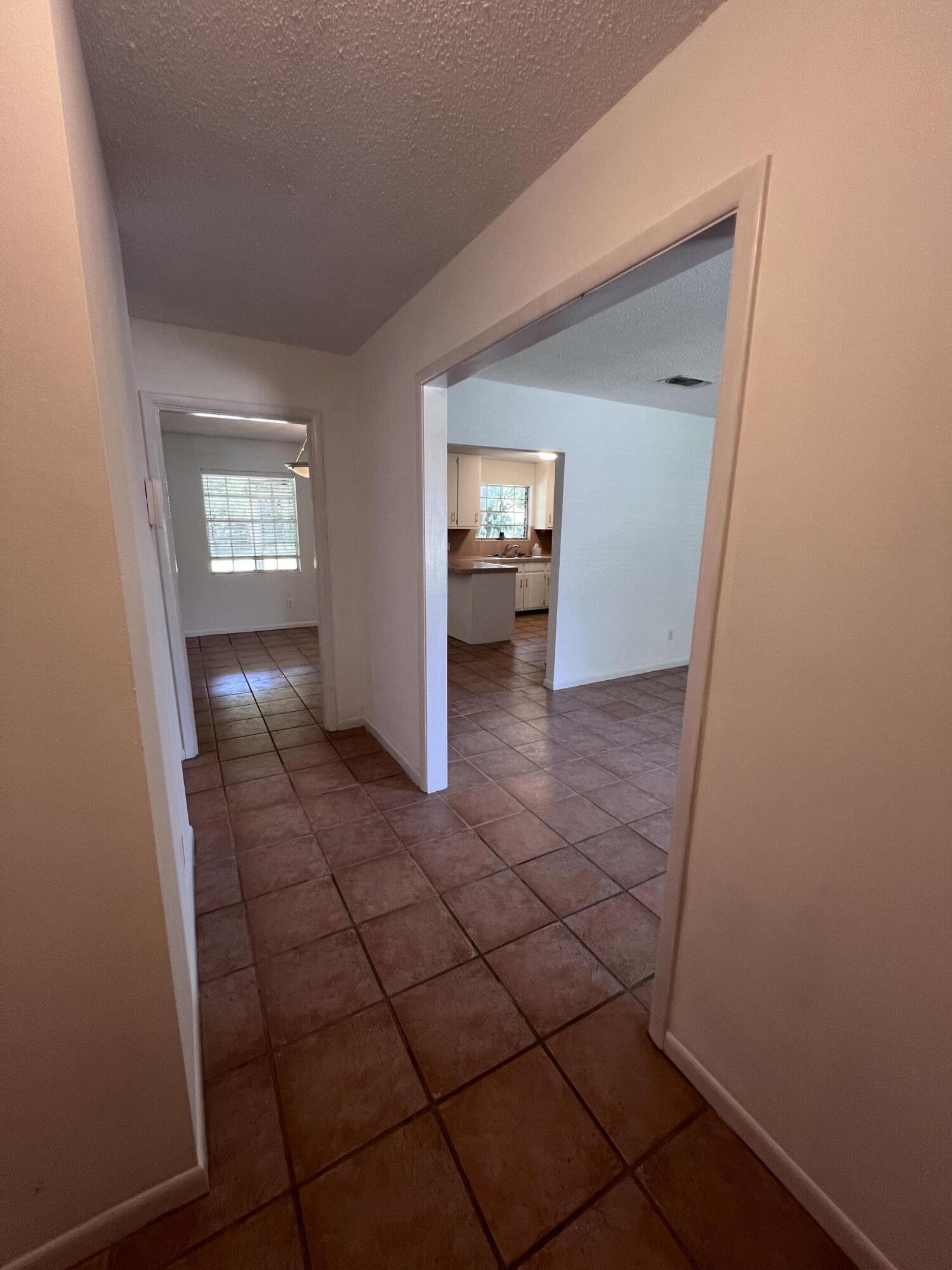 BAYSHORE PARK #3 LOT 5 BLK E - Residential Lease